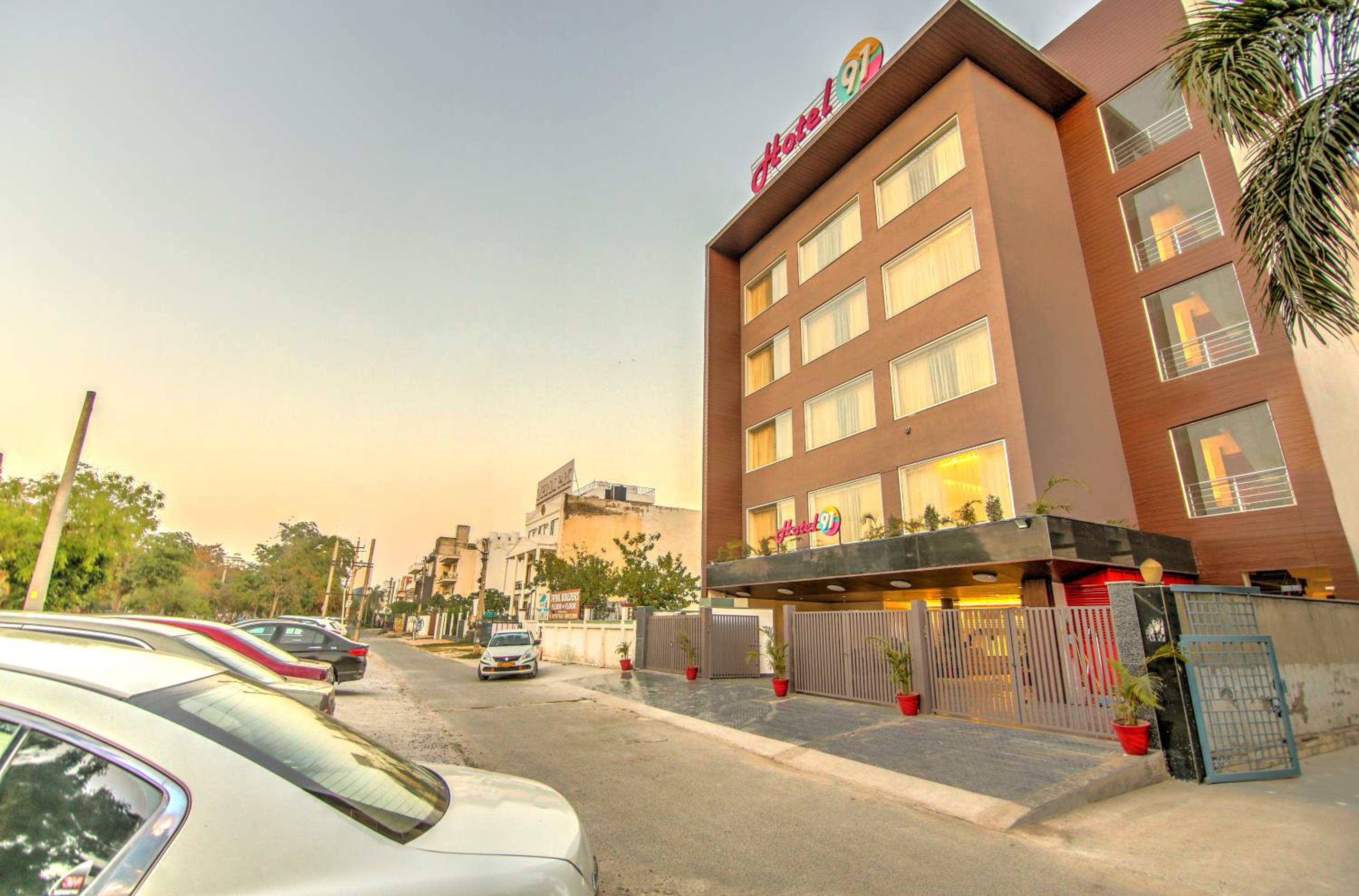 Gurgaon Vacations - Hotel 91 Huda City Centre - Property Image 1