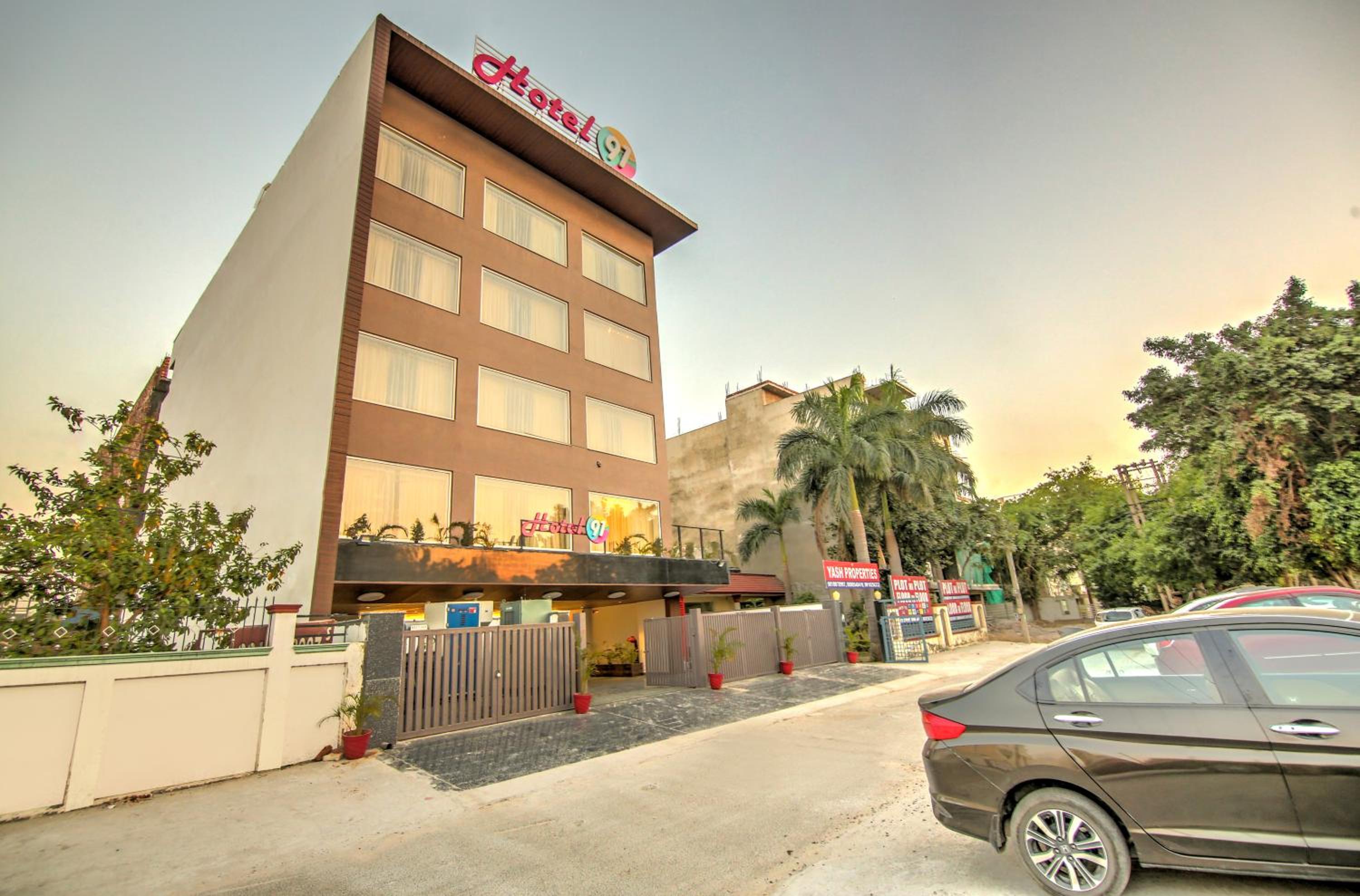 Gurgaon Vacations - Hotel 91 Huda City Centre - Property Image 12