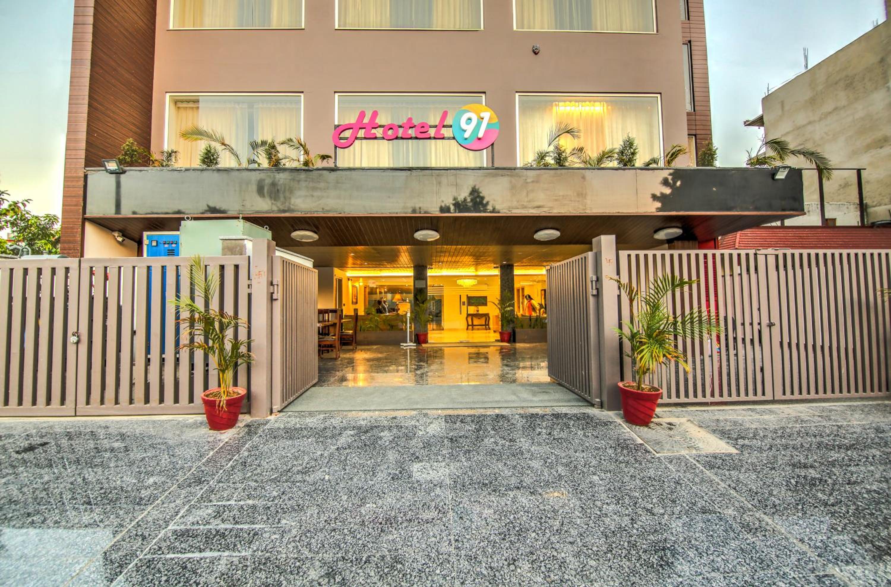 Gurgaon Vacations - Hotel 91 Huda City Centre - Property Image 2