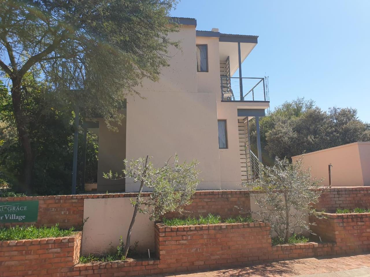 Vaal de Grace River Village view 2