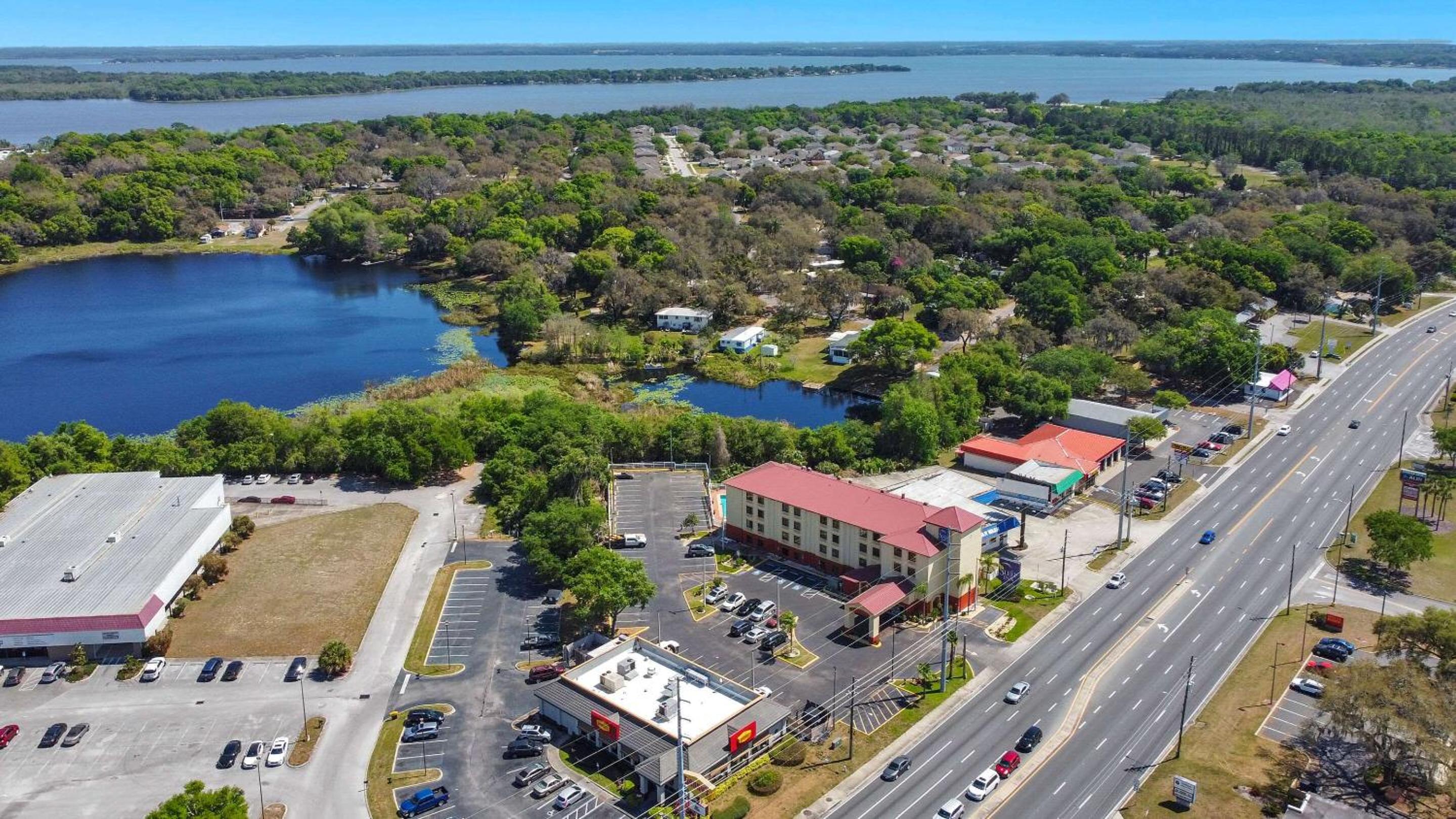 Wingate by Wyndham Leesburg Florida view 4