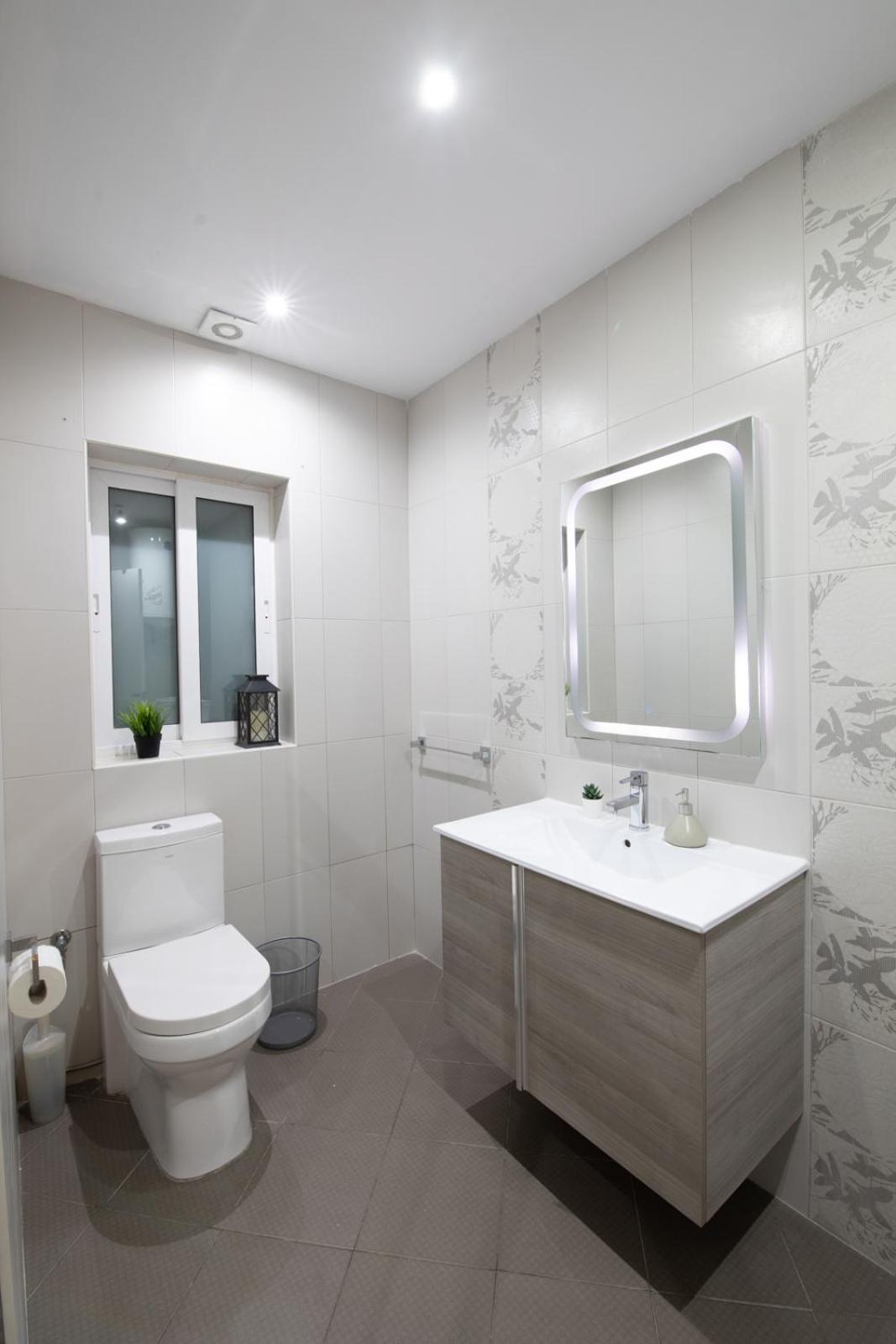 Modern 3 Bedroom & 3 Bathroom Apartment - near Balluta Bay photo 4