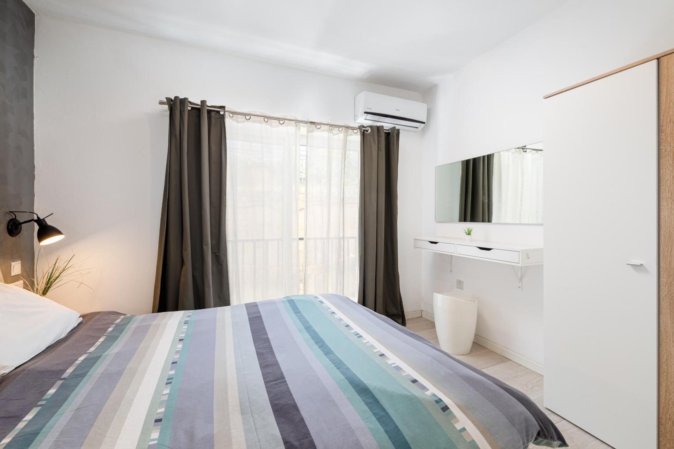 Modern 3 Bedroom & 3 Bathroom Apartment - near Balluta Bay photo 2