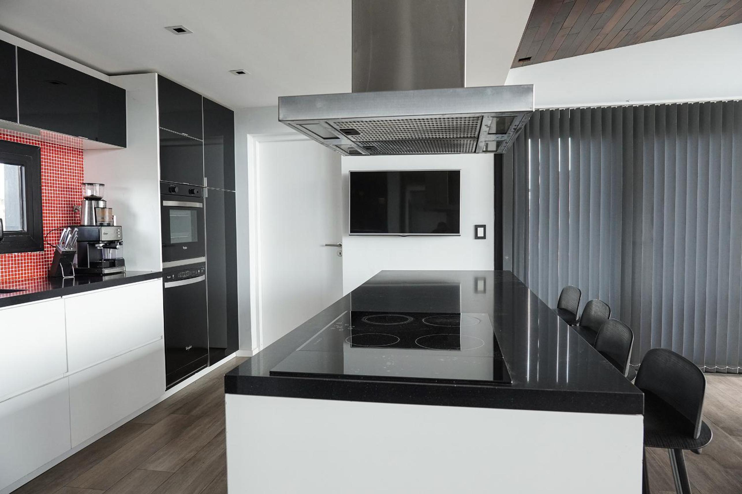 Casa Moderna con Vista al Lago