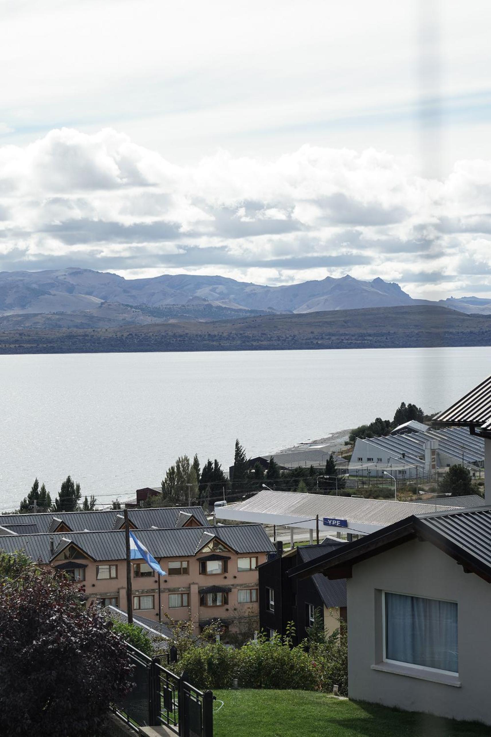 Casa Moderna con Vista al Lago