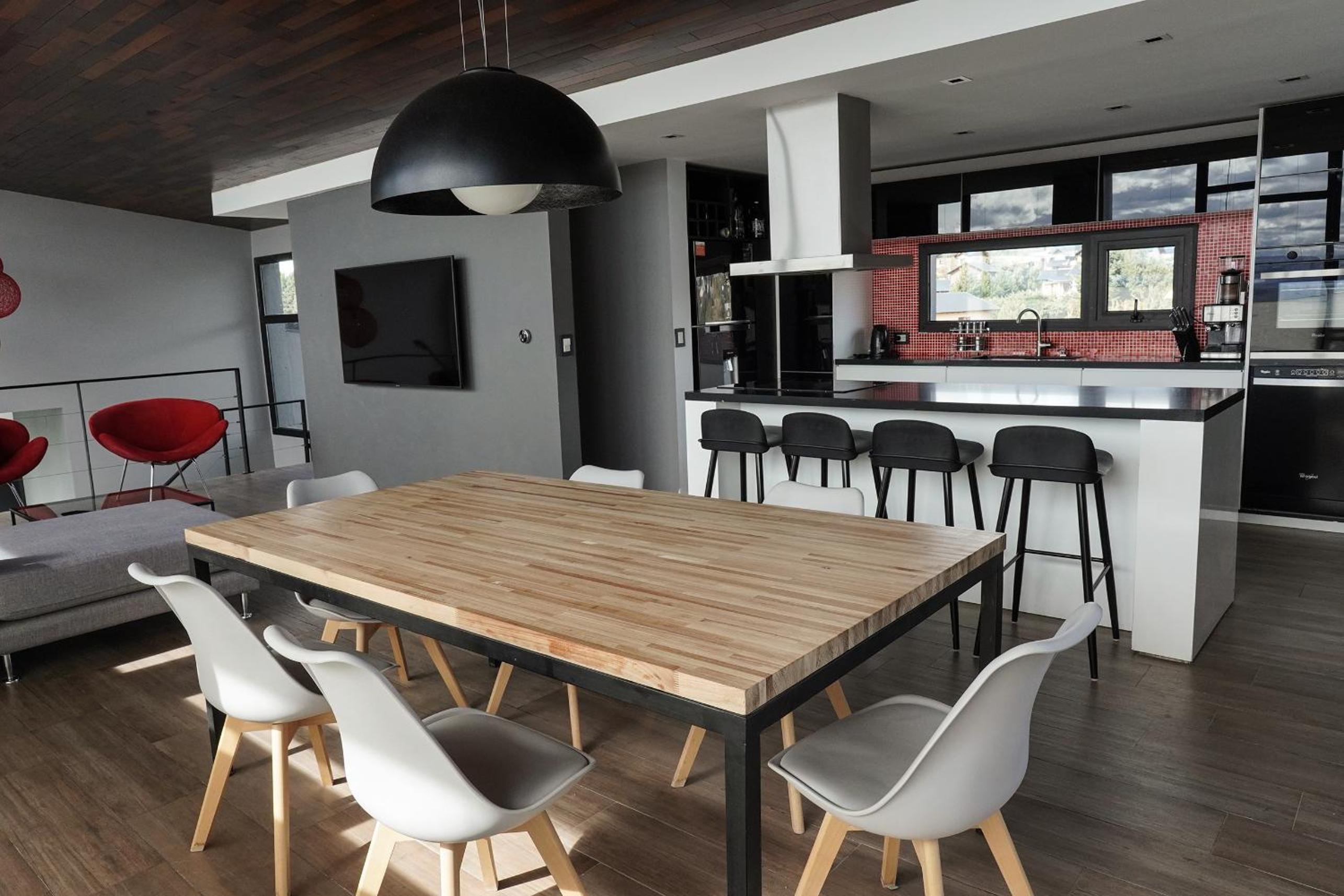 Casa Moderna con Vista al Lago