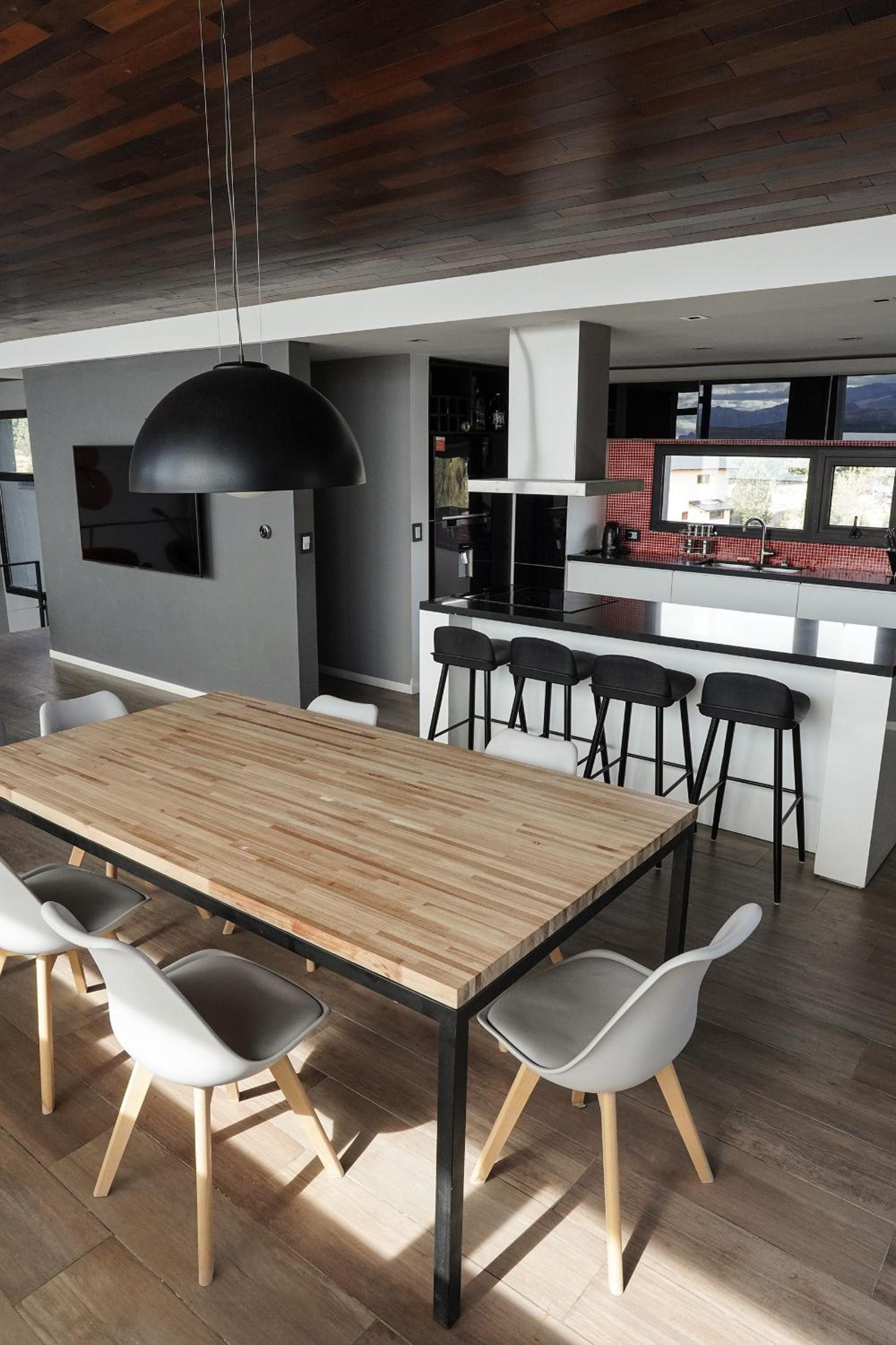 Casa Moderna con Vista al Lago