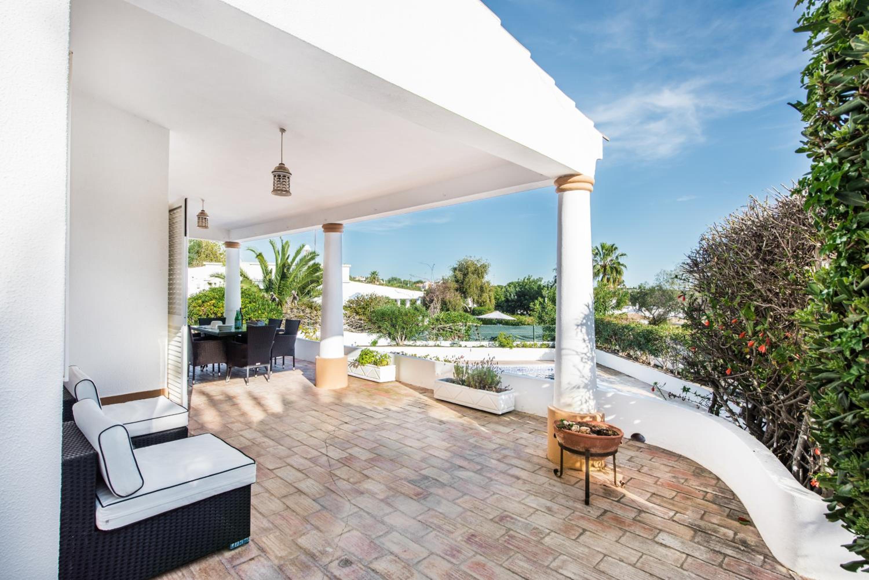 Buganvilia by Algarve Villa Holidays