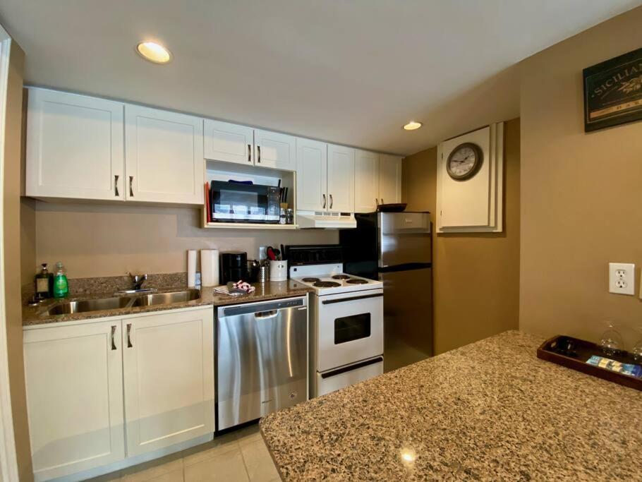 Quiet Hillside Studio - Wifi, Pool, Close to The Village