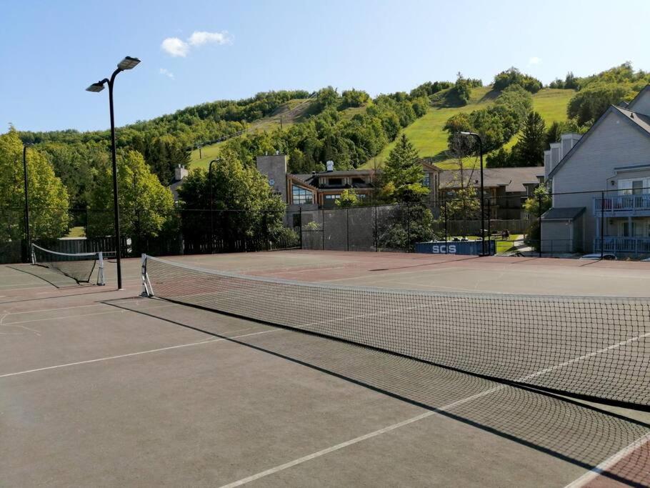 Quiet Hillside Studio - Wifi, Pool, Close to The Village