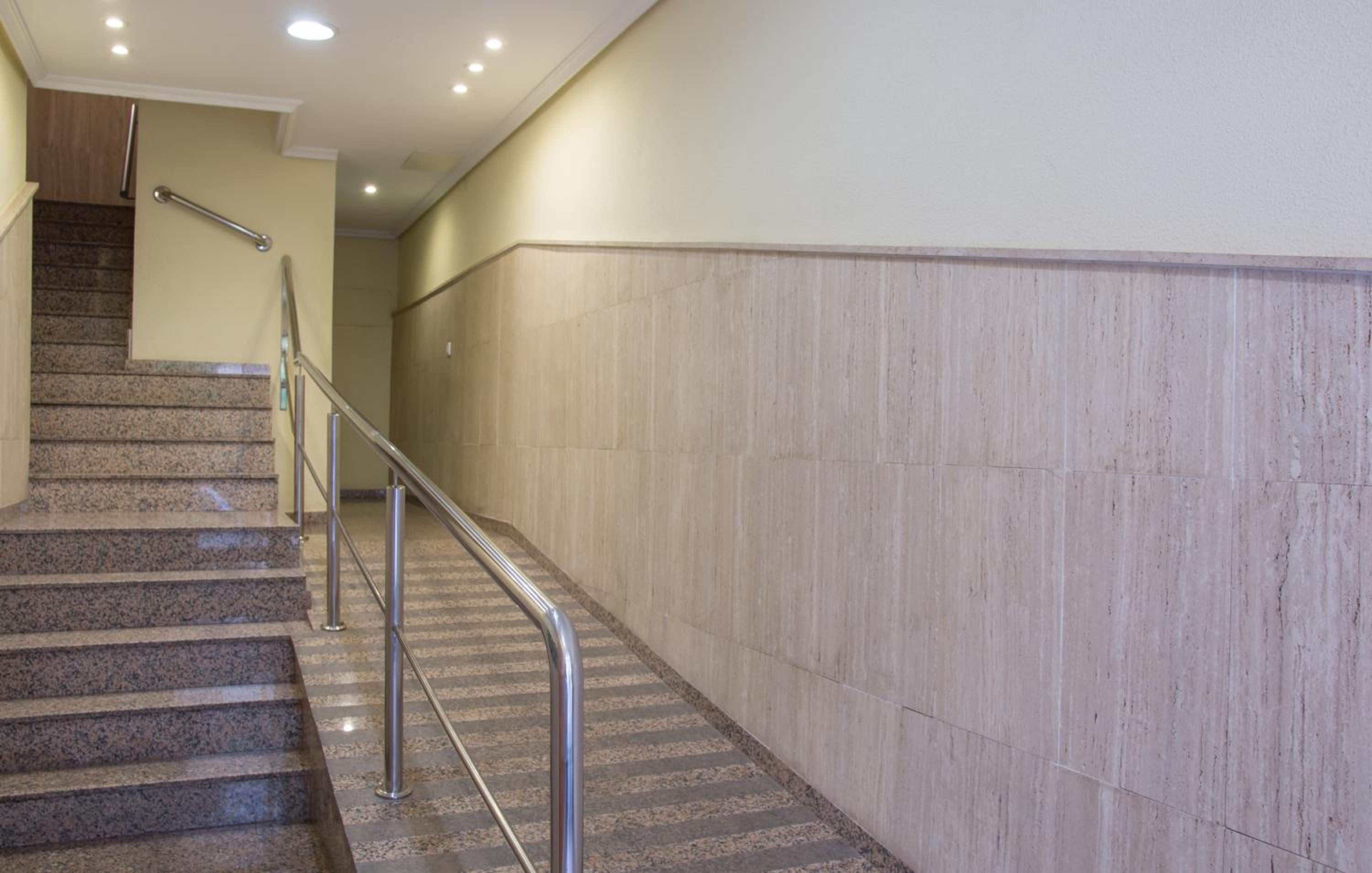 Murcia Vacations - Piso de diseno junto al centro de Murcia con parking - Property Image 1