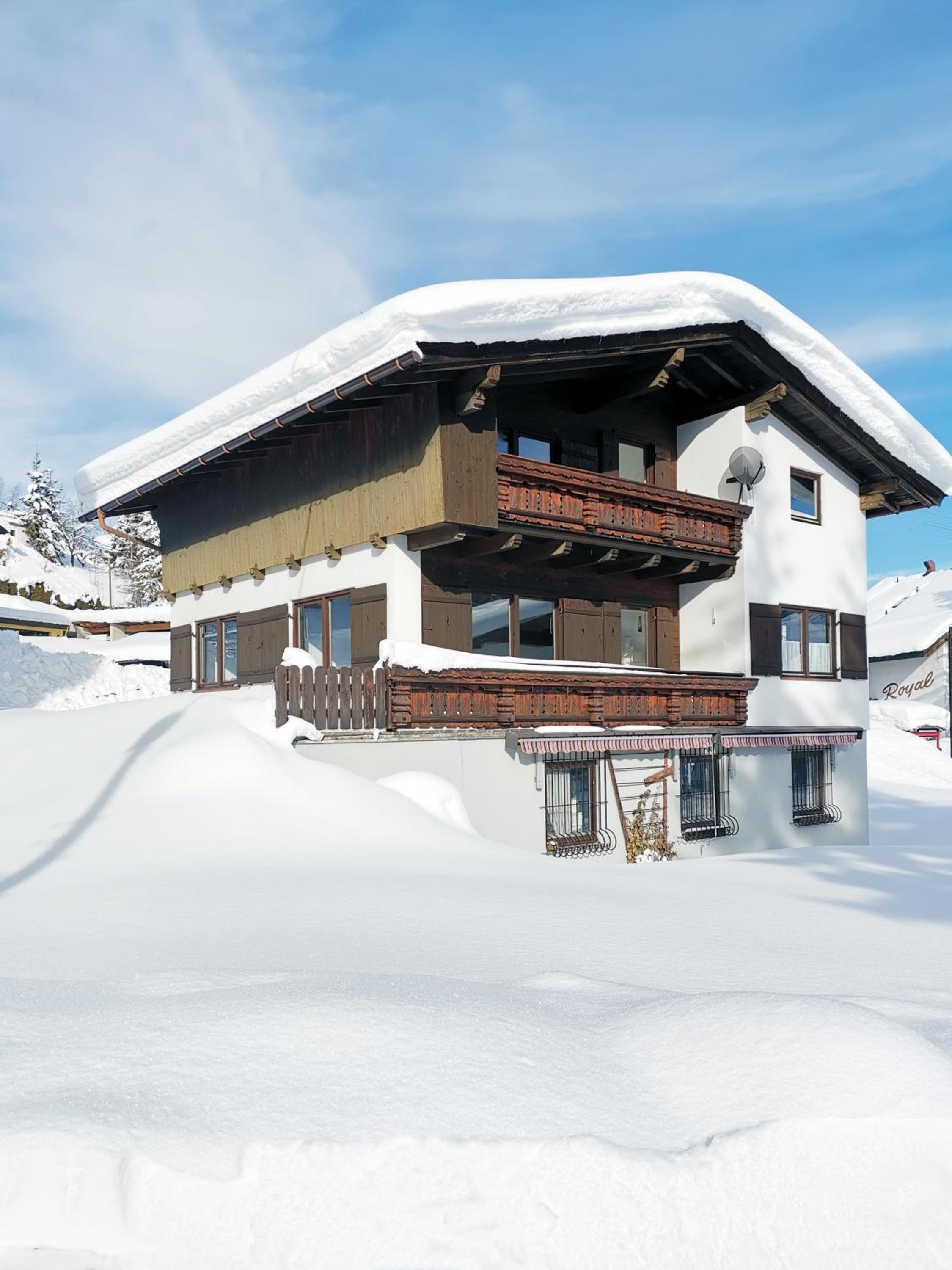 Family Friendly Chalet - Central with Beautiful Mountain Views