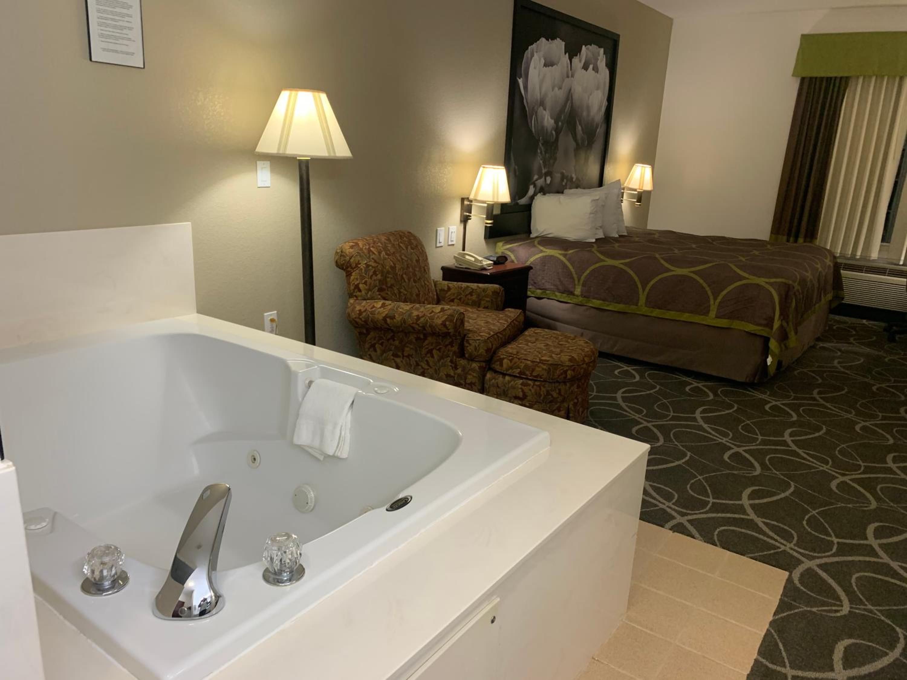 Hillsboro Vacations - Super 8 by Wyndham Hillsboro TX - Property Image 3