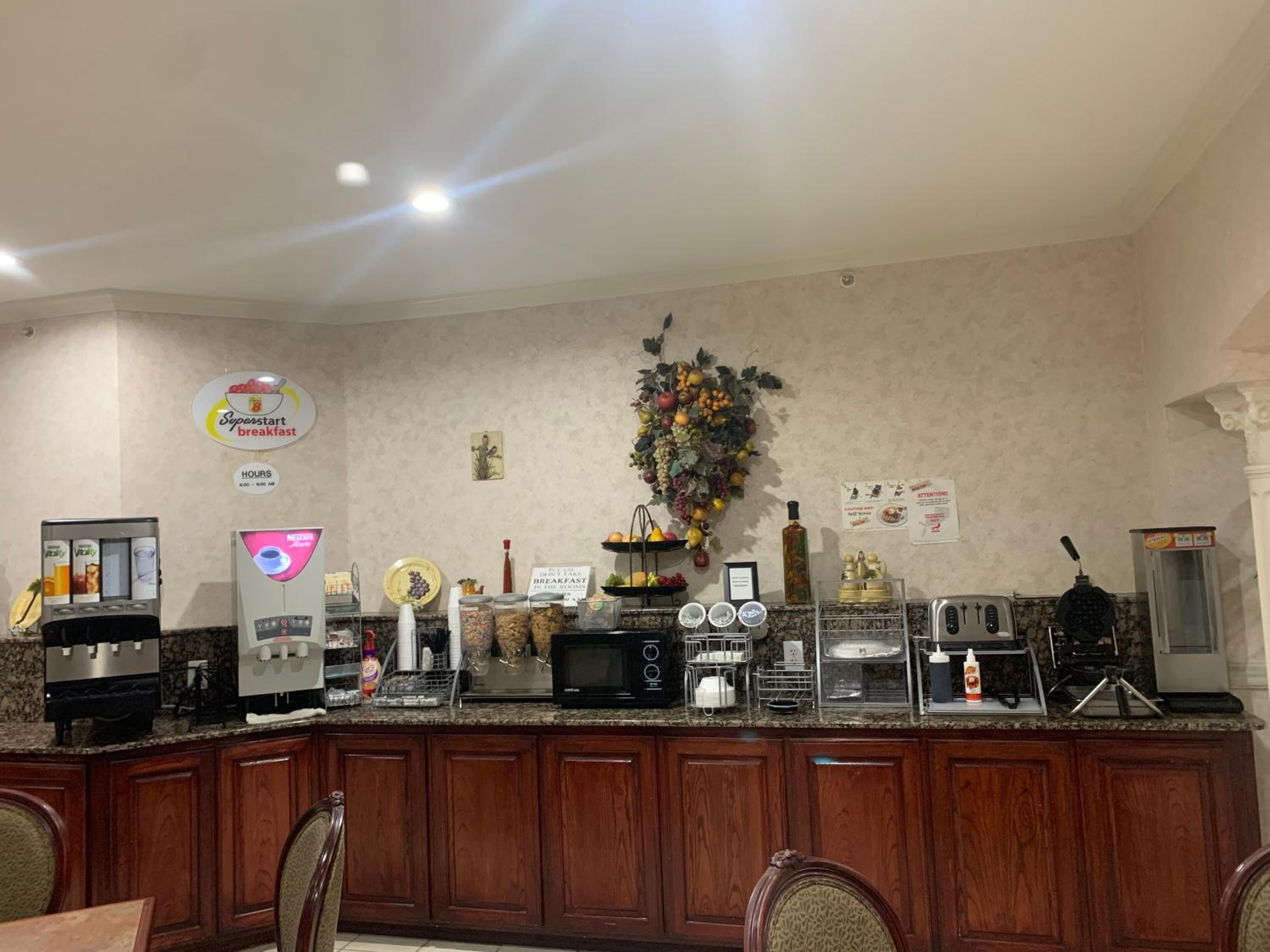 Hillsboro Vacations - Super 8 by Wyndham Hillsboro TX - Property Image 2