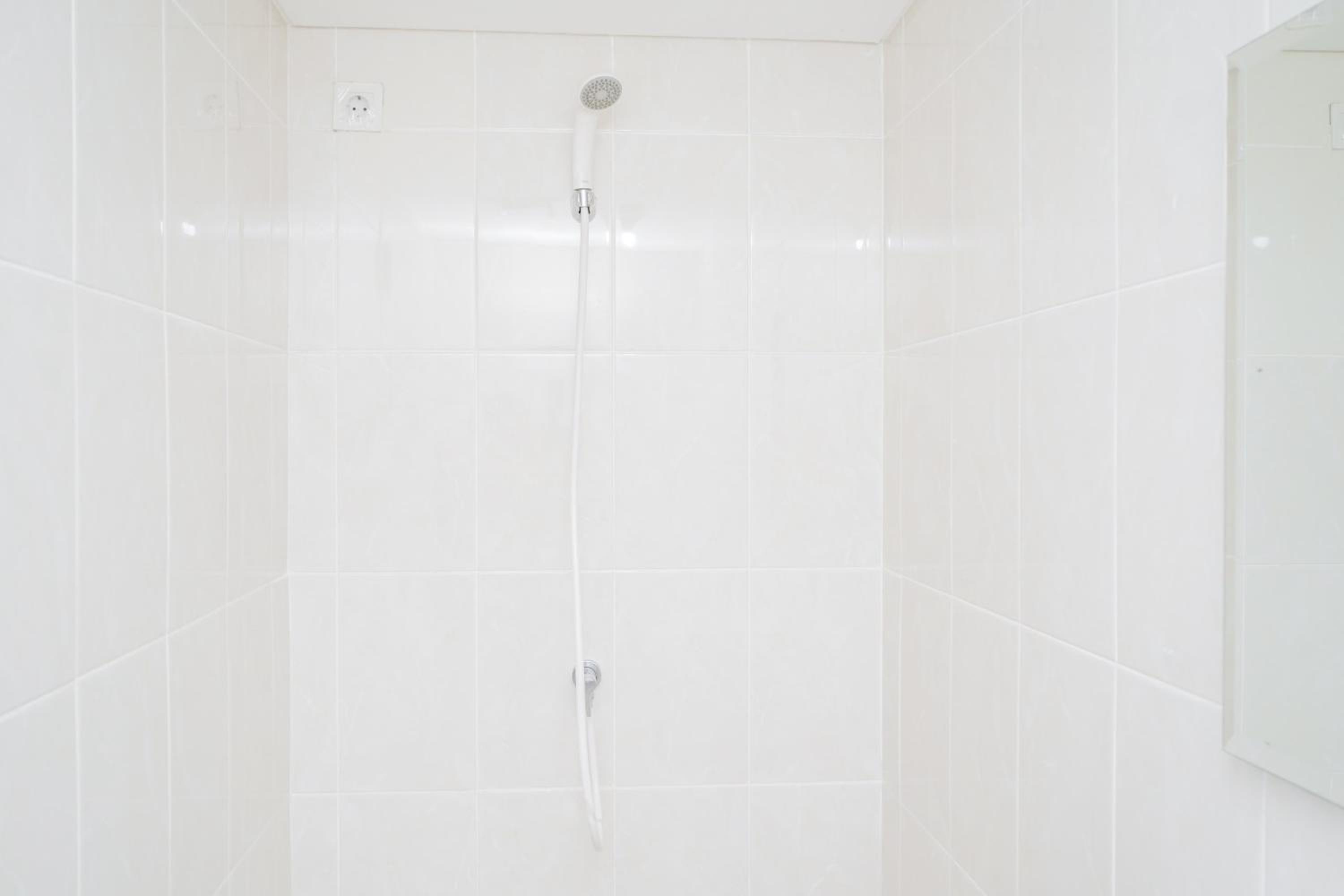 Lovely Studio Apartment M-Town Residence near Summarecon Mall By Travelio view 3