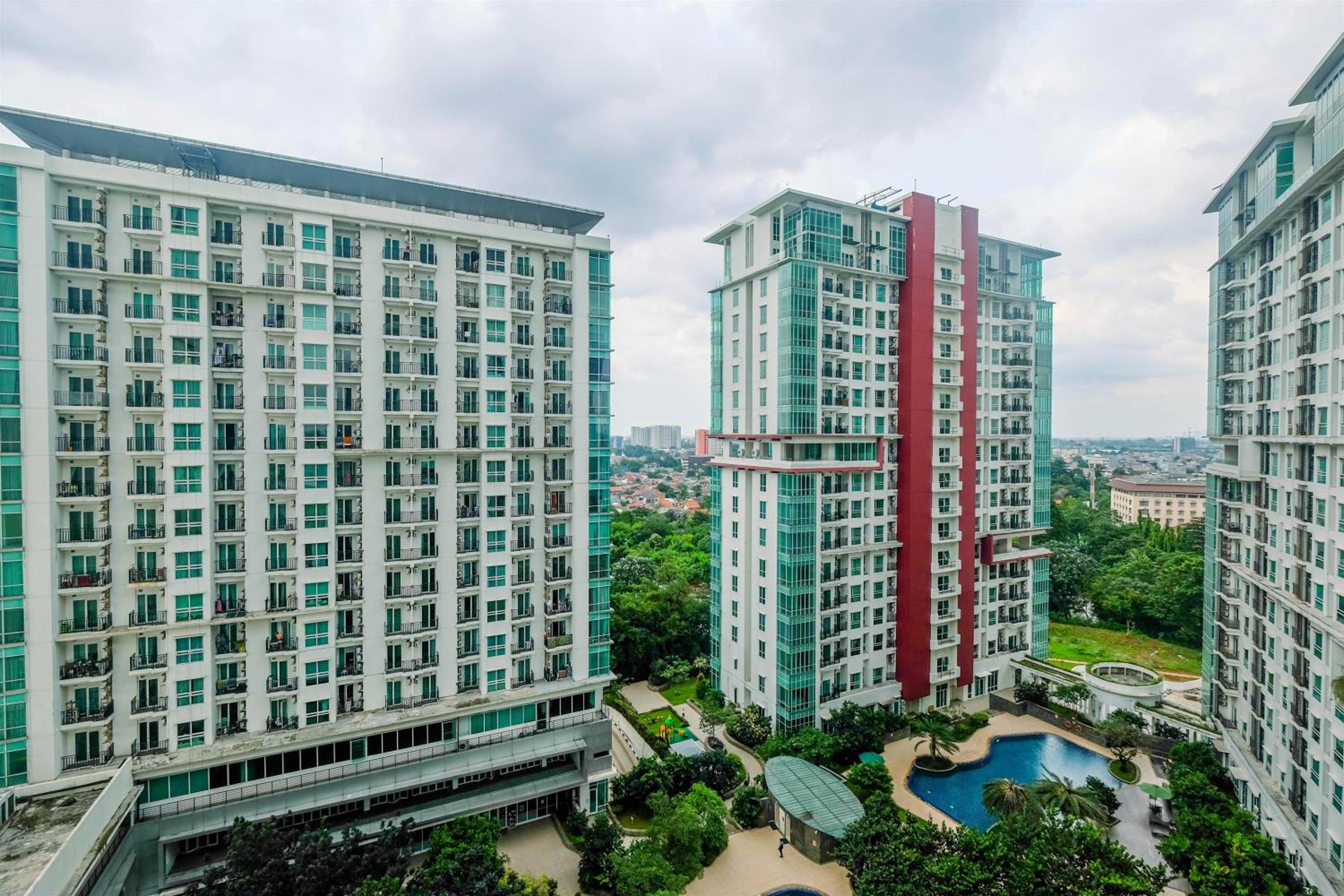 Cozy Stay 2BR Apartment Woodland Park Residence By Travelio view 2