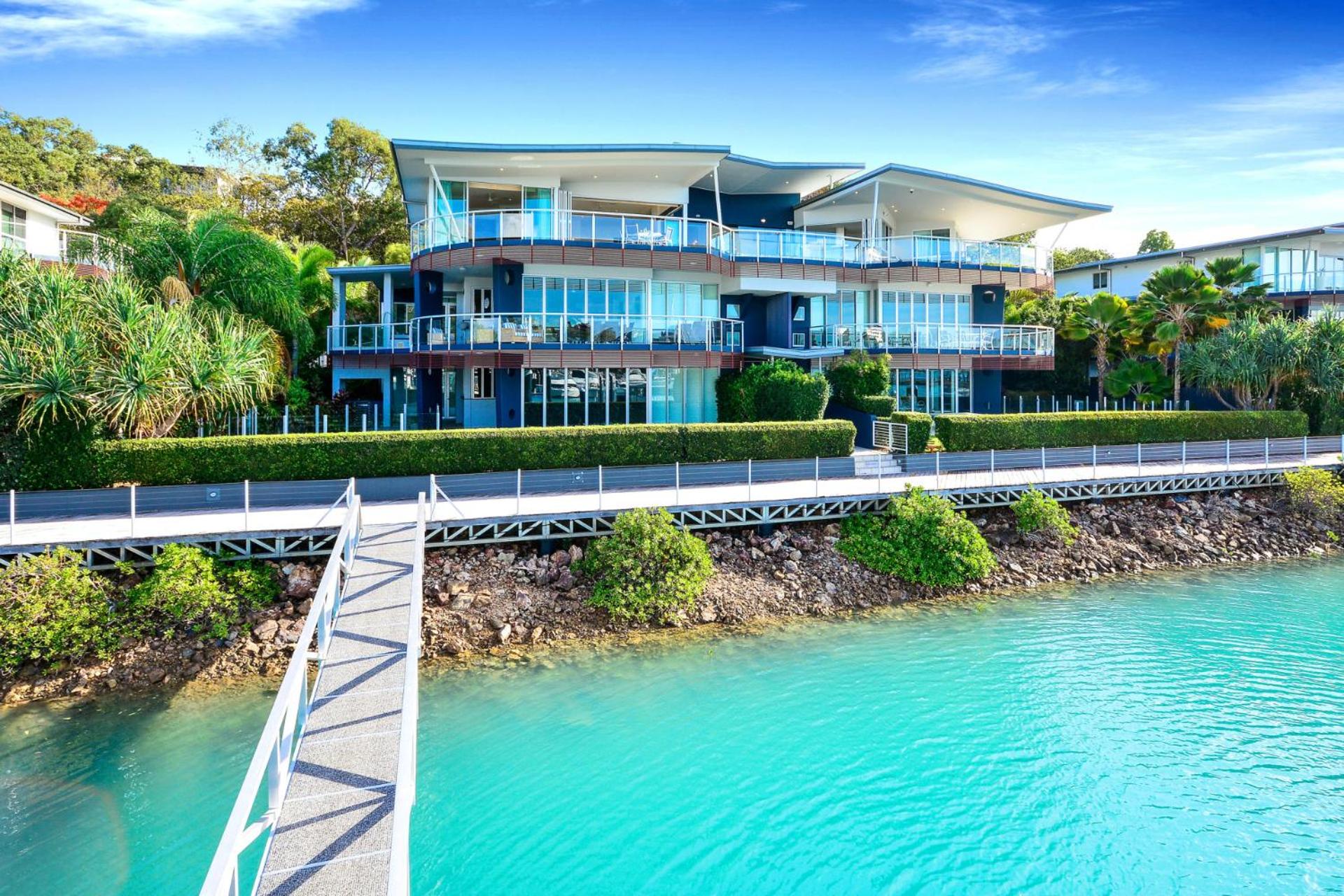 Hotel The Remarkable Waterfront Pavillions 11 on Hamilton Island - Image 1