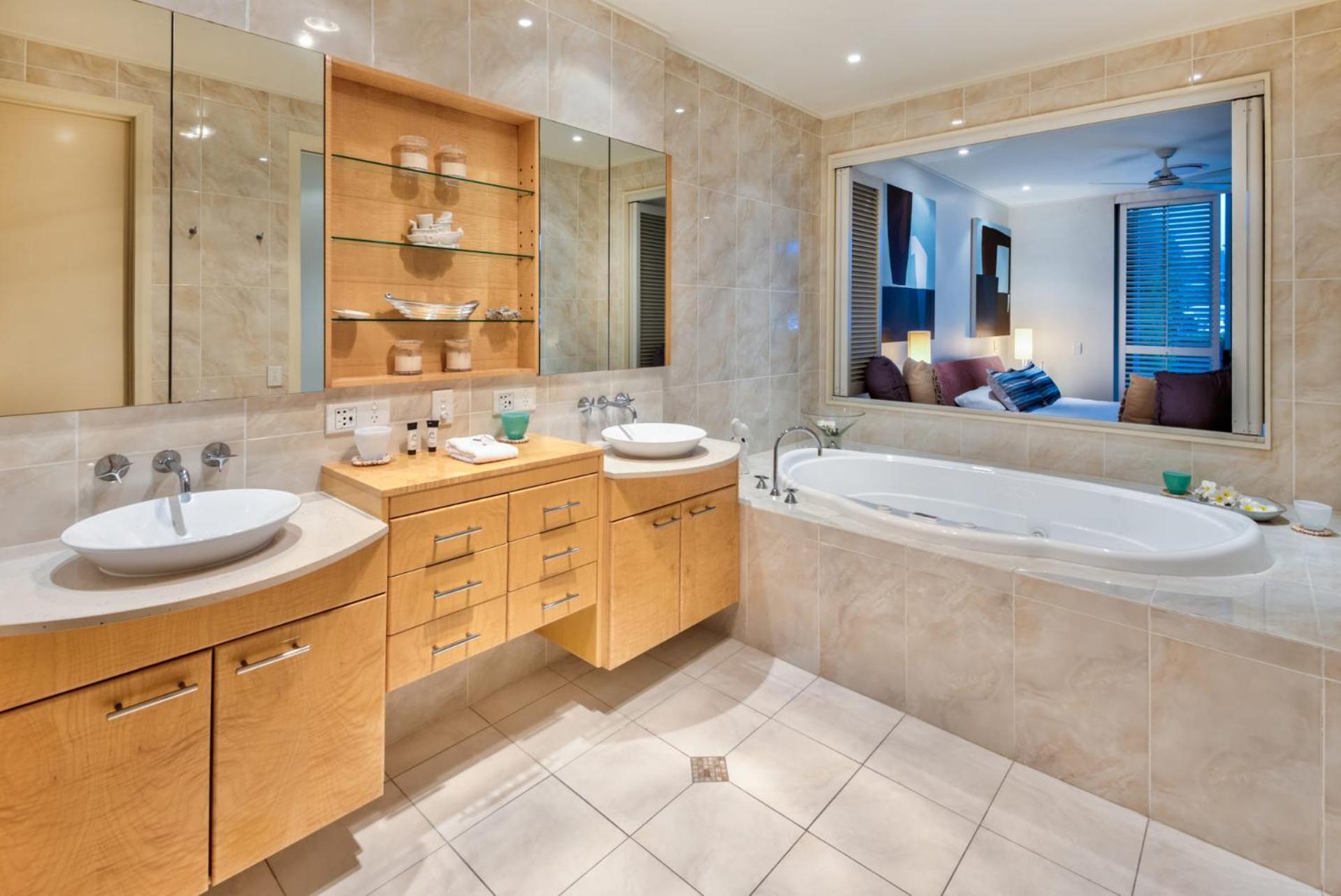 Pavillions 11 on Hamilton Island, waterfront apartment with private pool and buggy