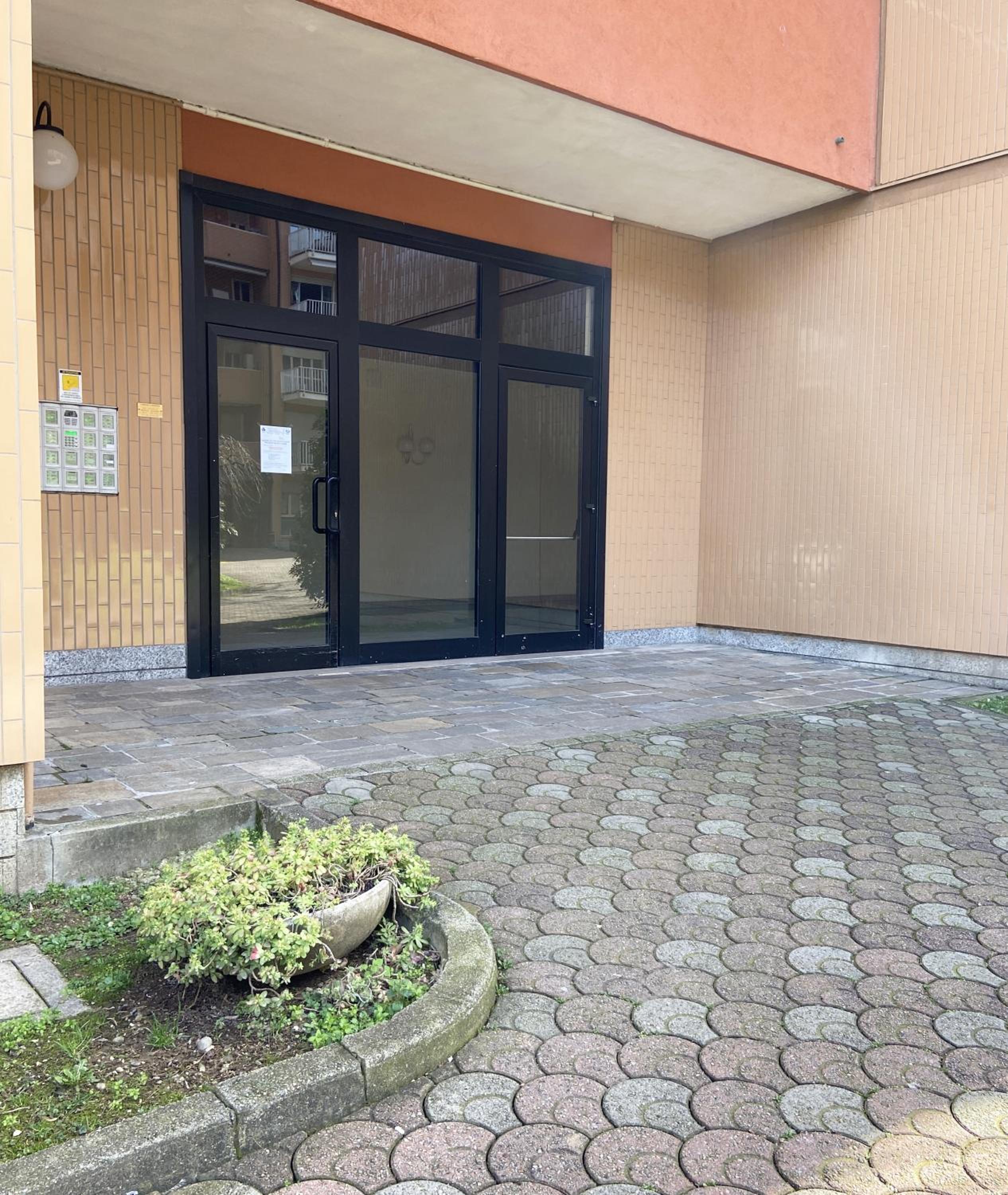 Casa di Laura mono e bilo di fronte Ospedale San Raffaele