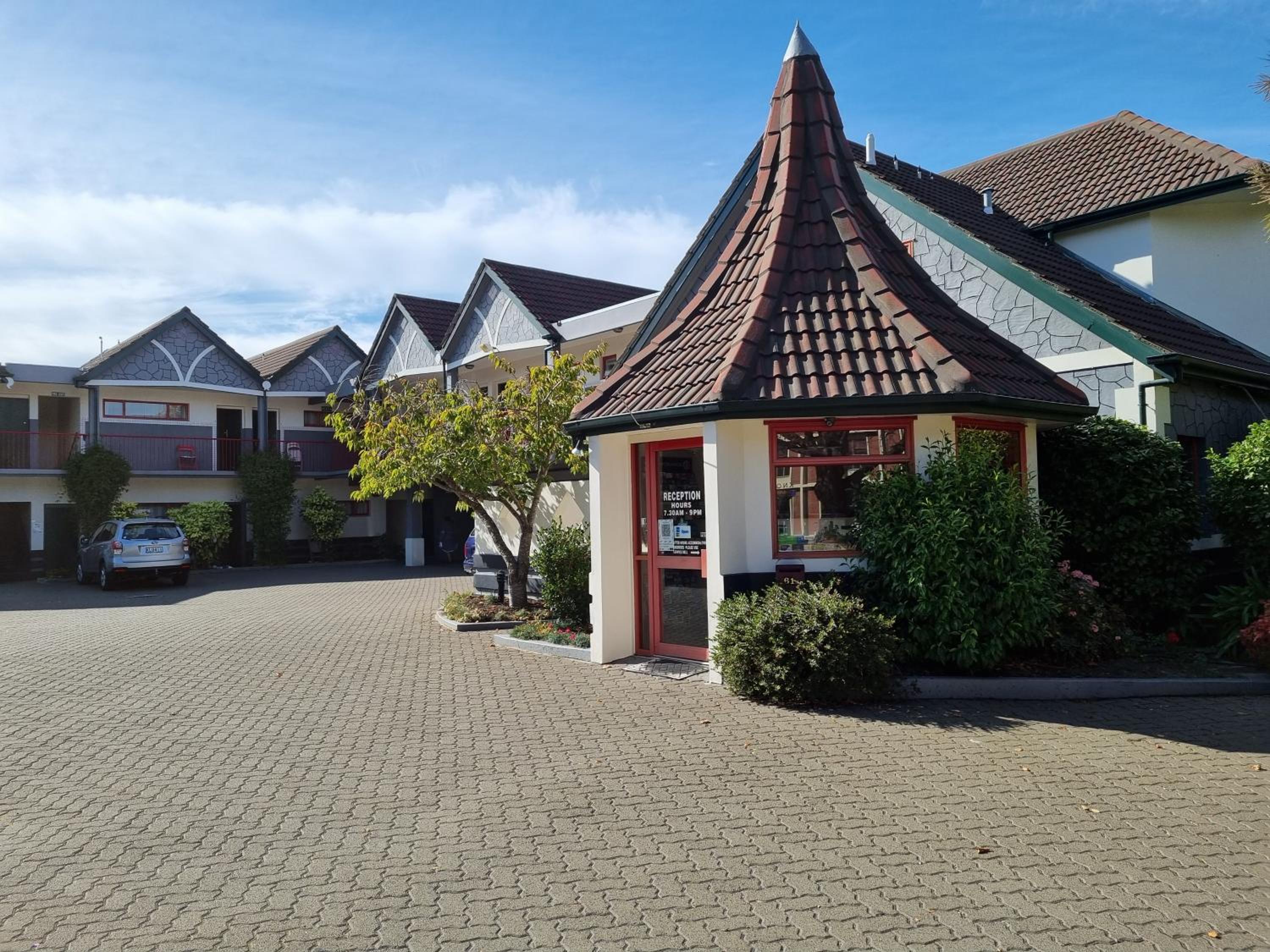 Hotel Amross Court - Image 1