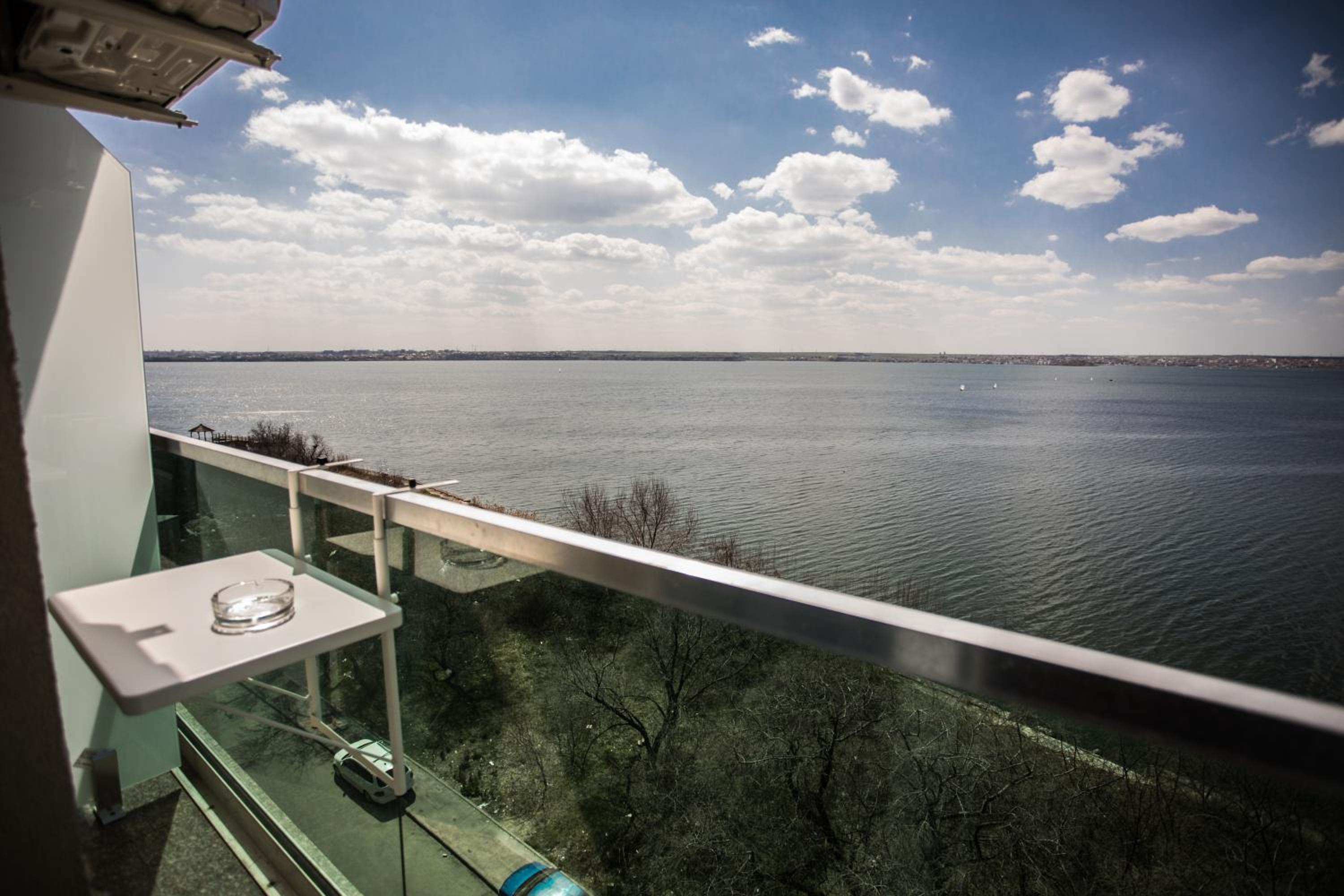 Sea Gem 2 Mamaia - New, Stunning Views, and 200m to Beach view 5