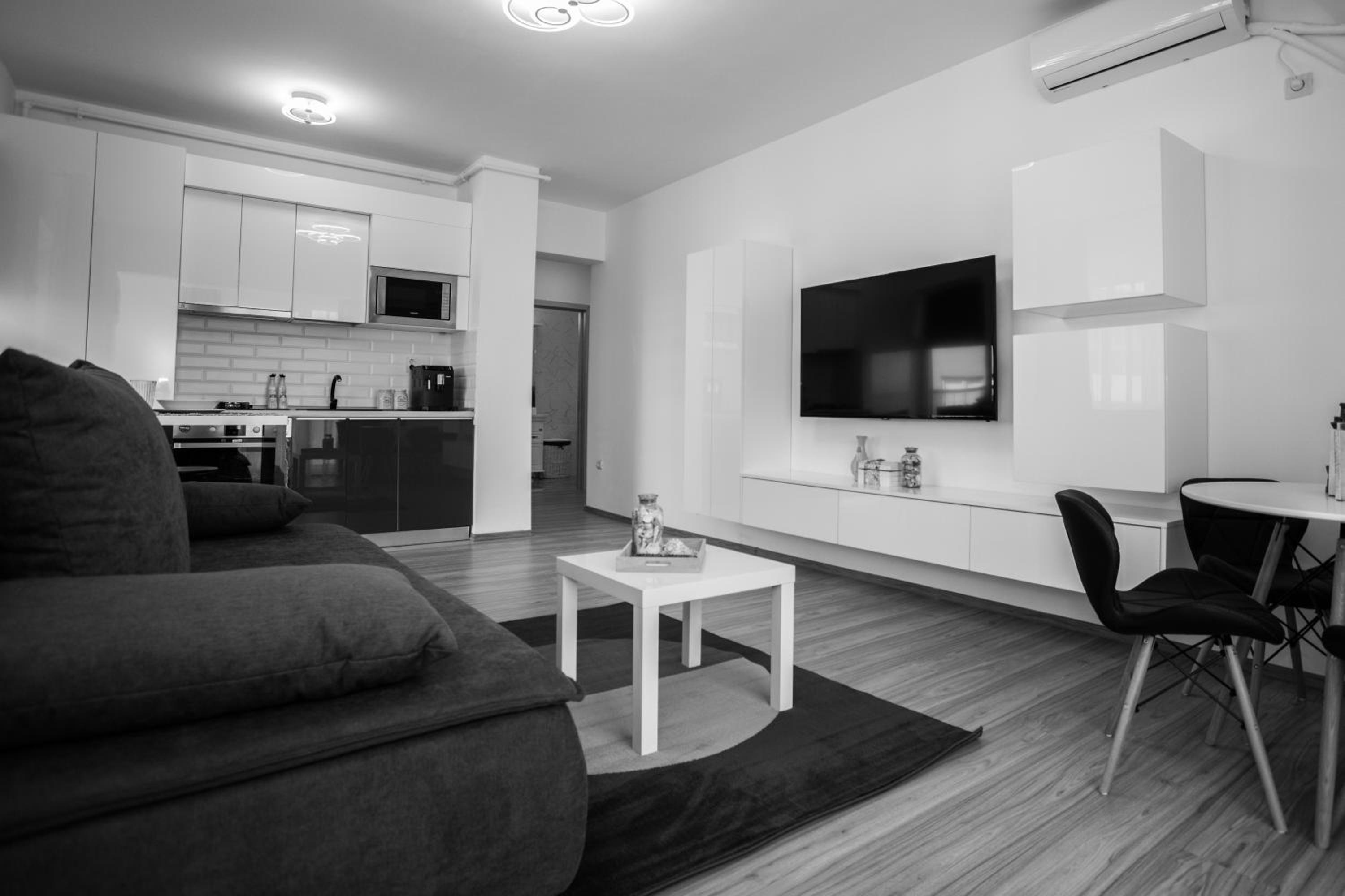 Sea Gem 2 Mamaia - New, Stunning Views, and 200m to Beach view 3