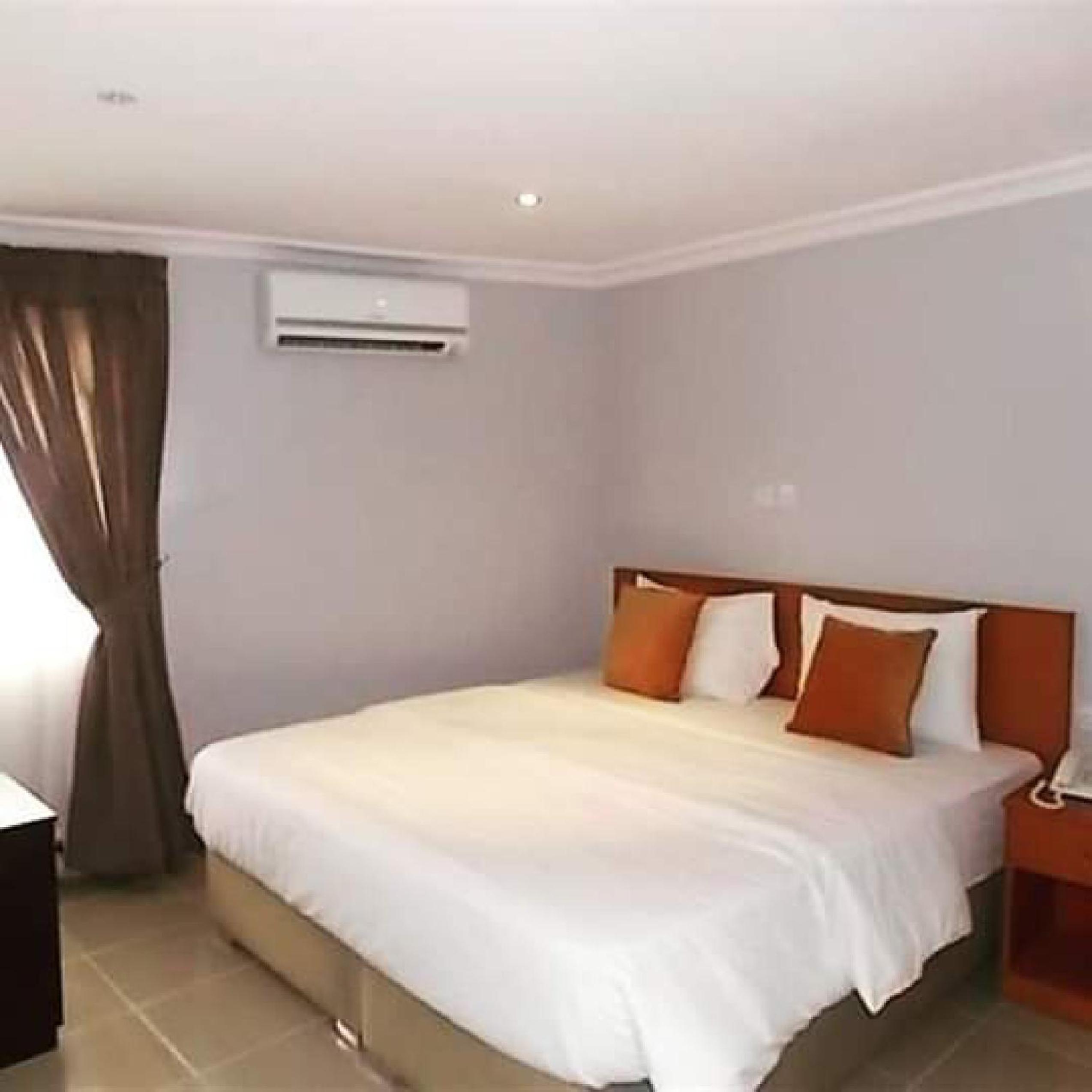 Choice Suites 111- Guest Room