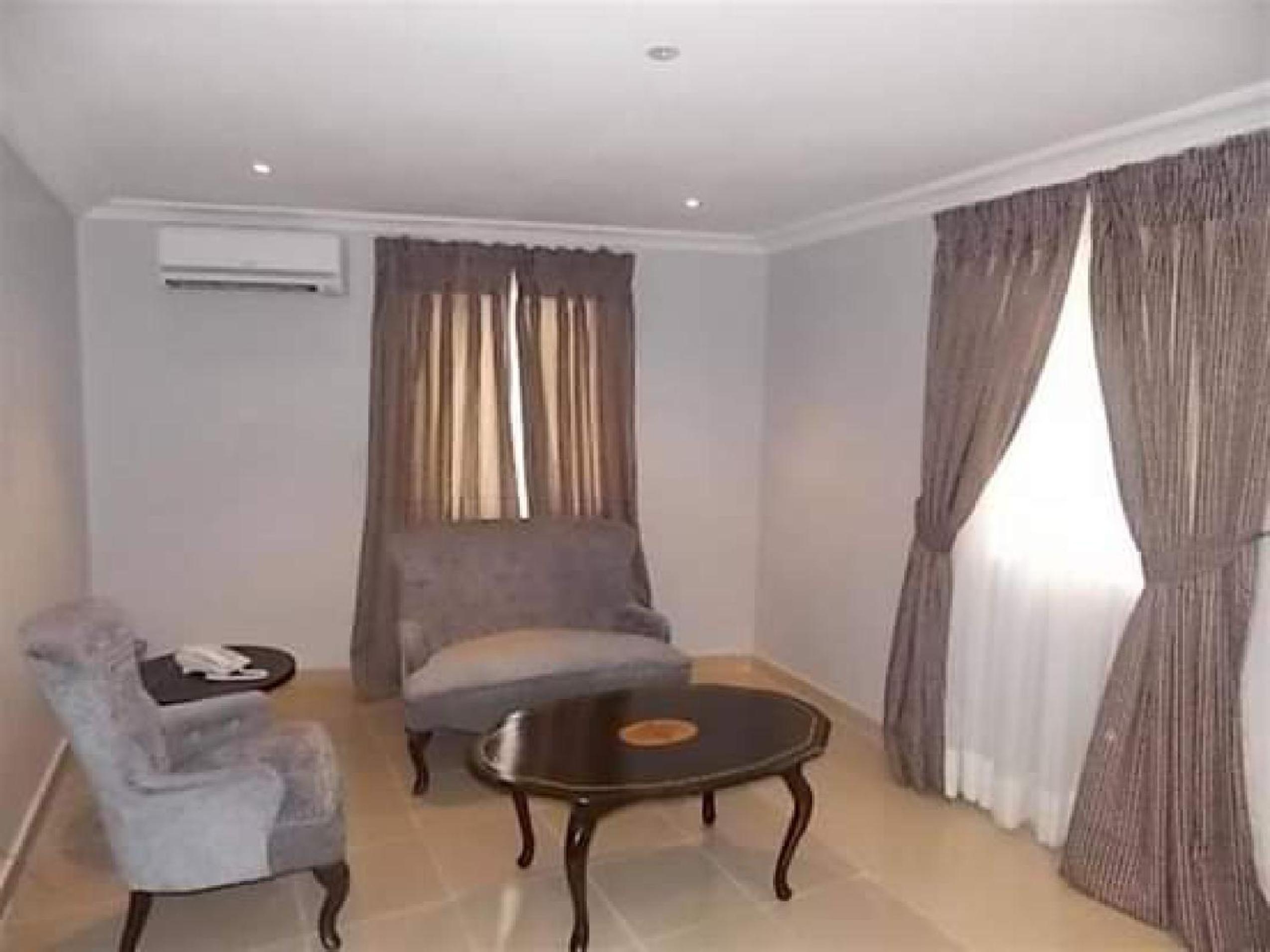 Choice Suites 111- Guest Room