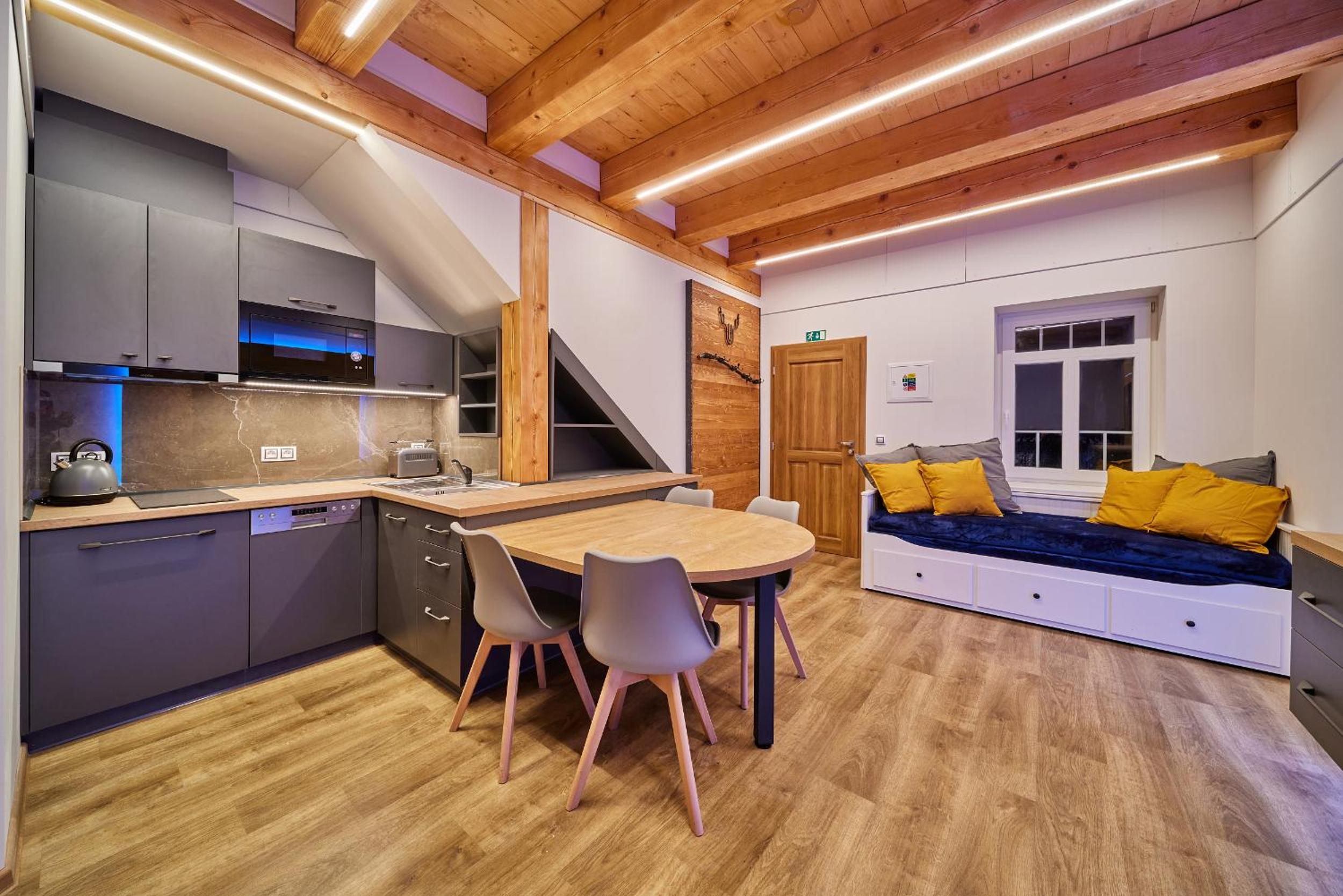 Urlas Apartments, 80m from ski slope, Dog friendly