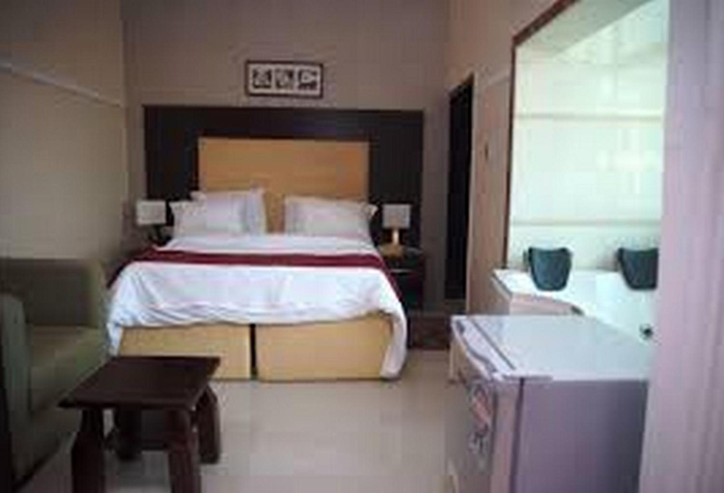 Hampton Towers Spa - Guest Room