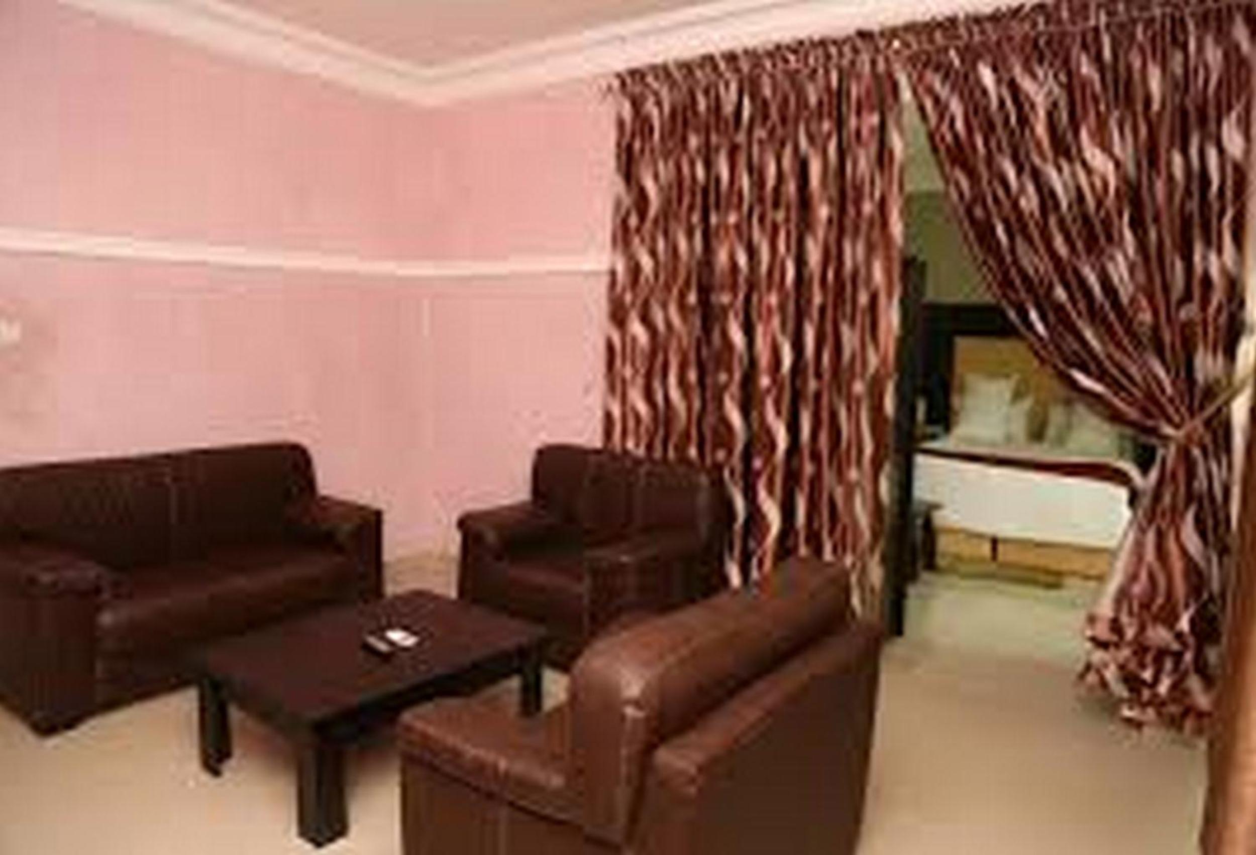 Hampton Towers Spa - Guest Room