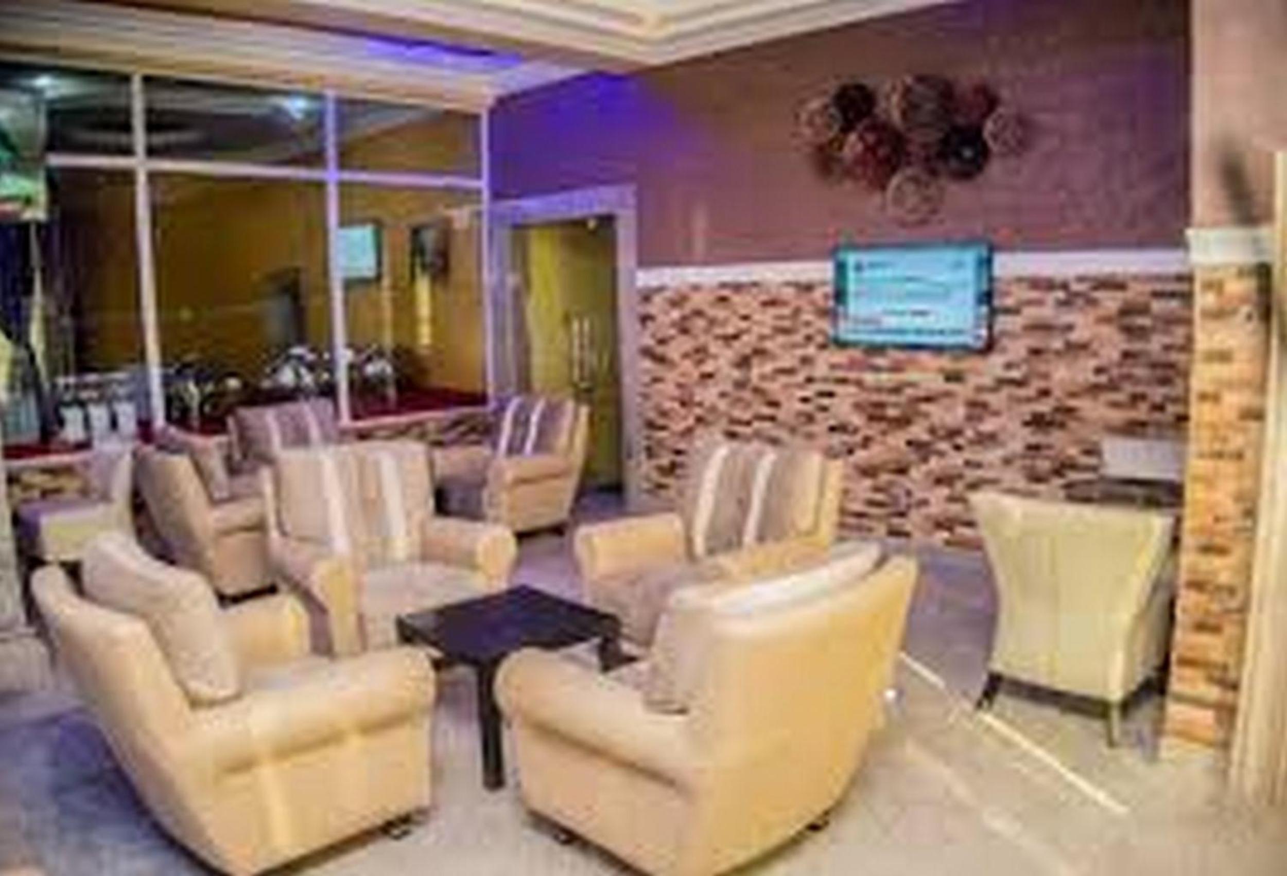 Hampton Towers Spa - Guest Room