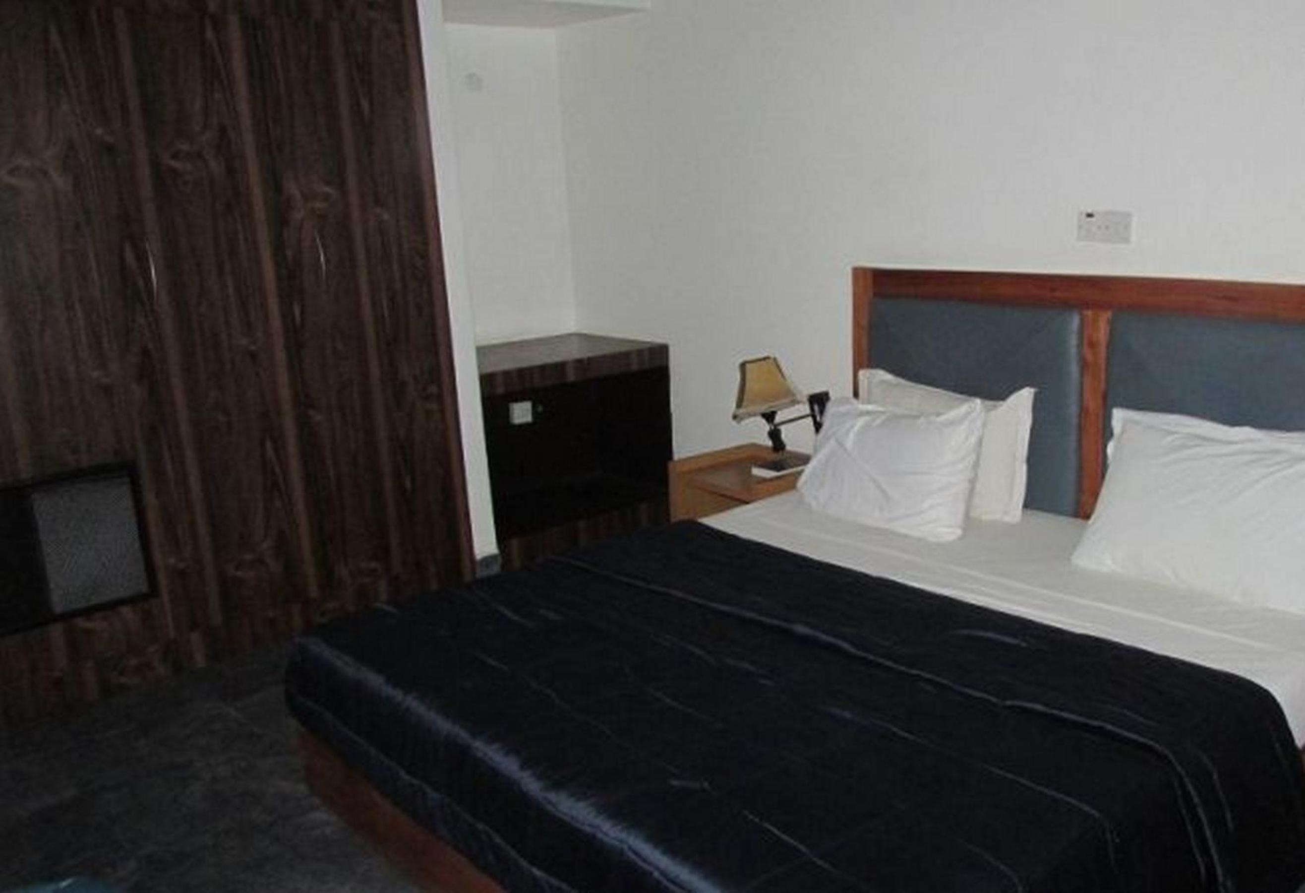Harlescourt Hotels - Guest Room