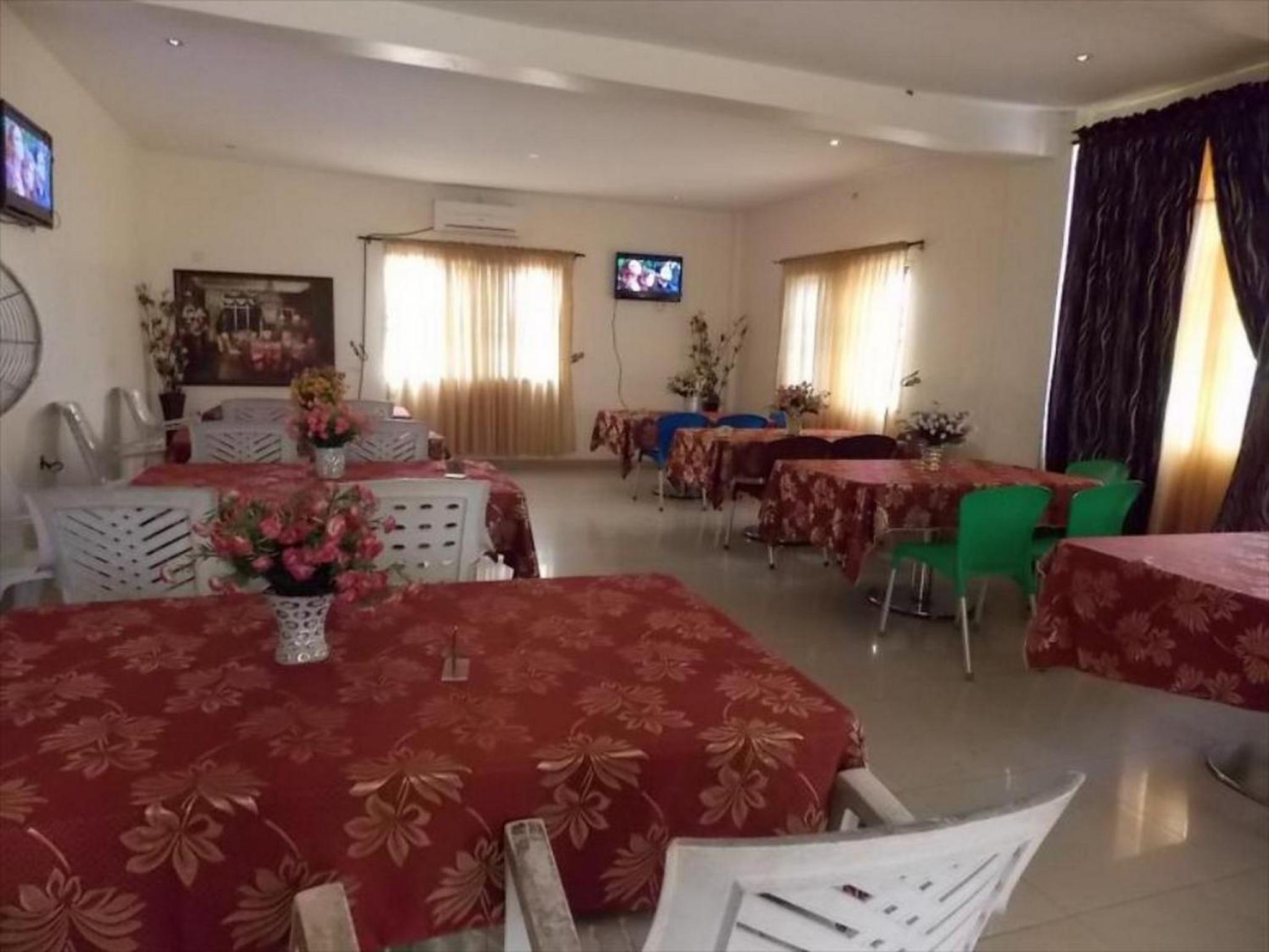 Mikagn Hotels and Suites - Guest Room