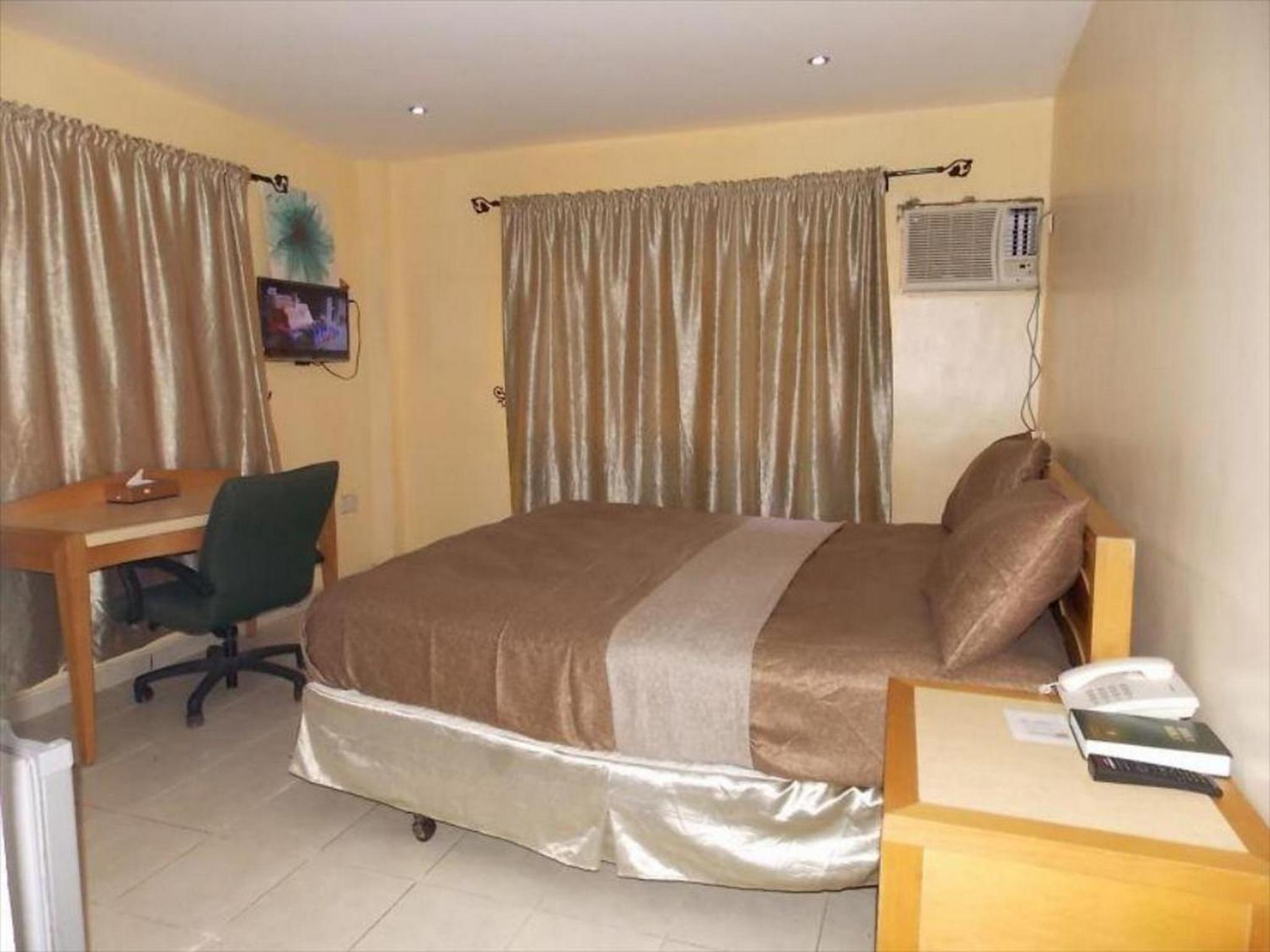 Mikagn Hotels and Suites - Guest Room