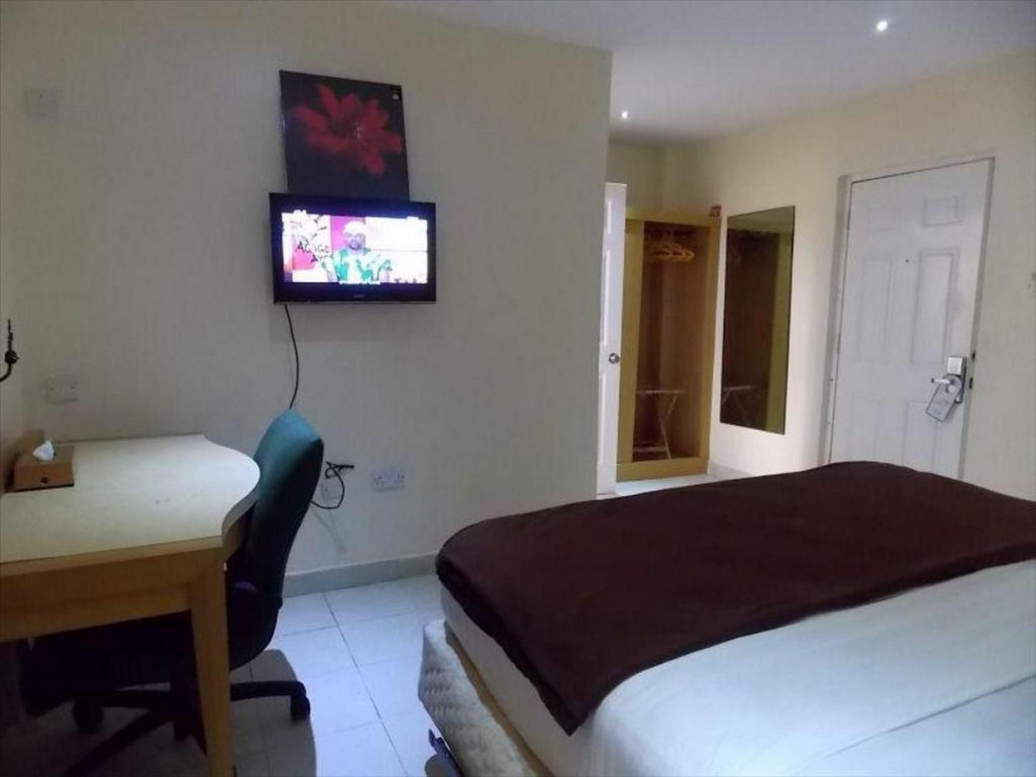Mikagn Hotels and Suites - Guest Room