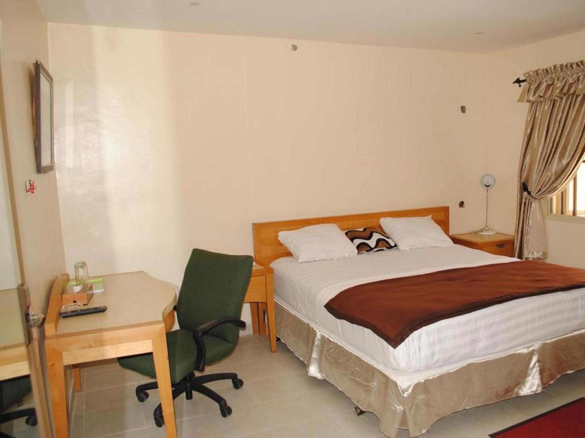 Mikagn Hotels and Suites - Guest Room