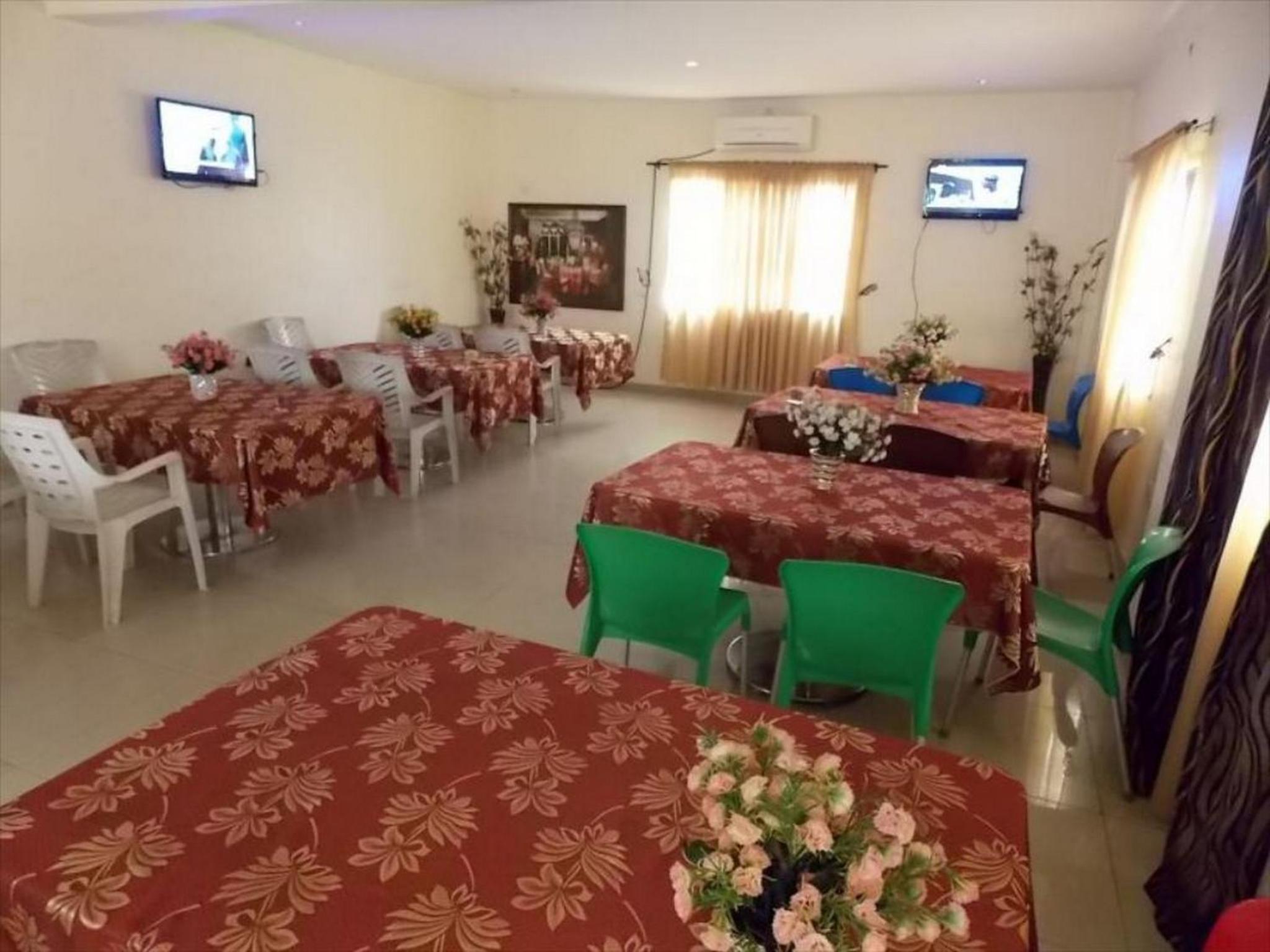 Mikagn Hotels and Suites - Guest Room
