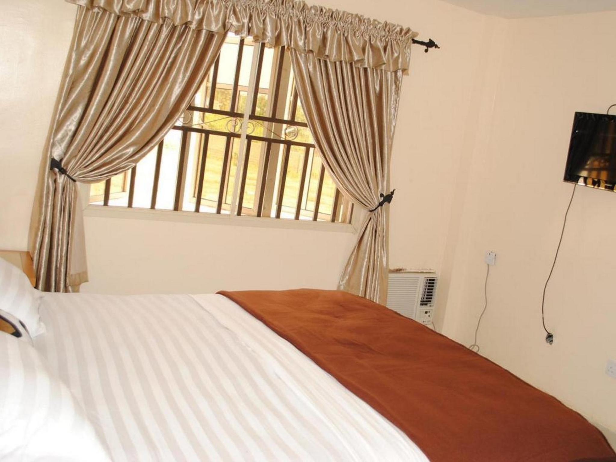 Mikagn Hotels and Suites - Guest Room