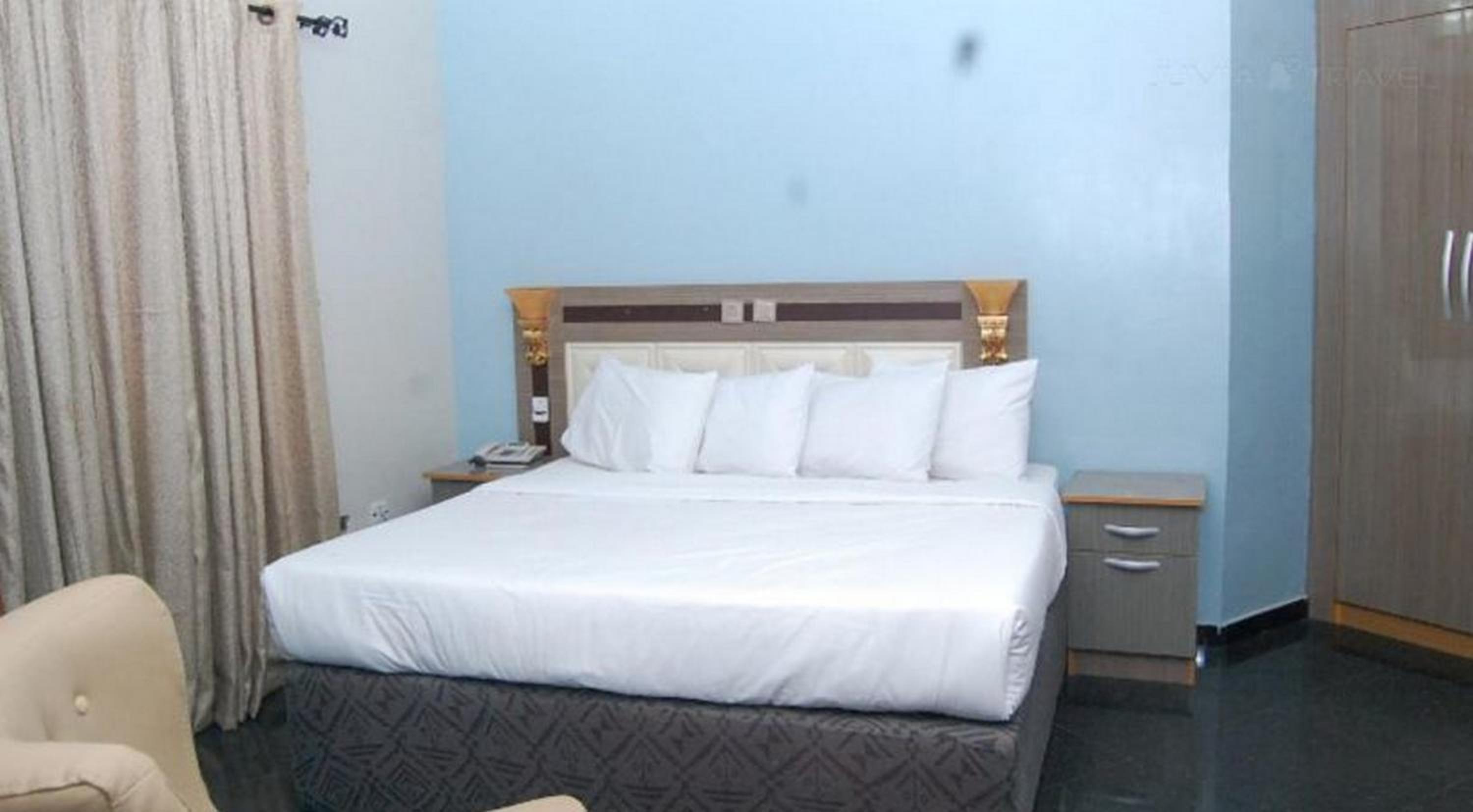 Royal Park Hotel Suite - Guest Room view 5