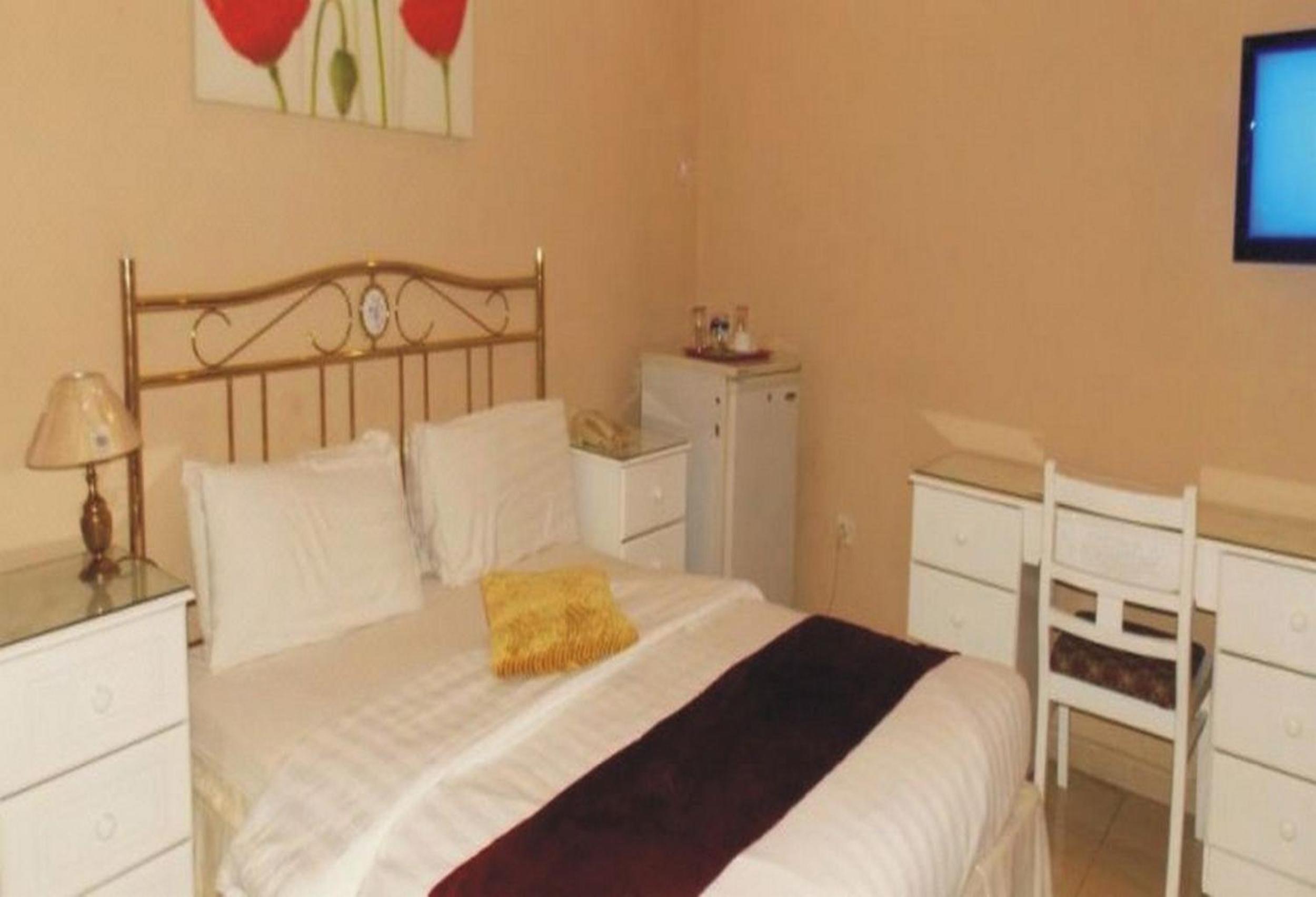The Ambassadors Hotel - Guest Room