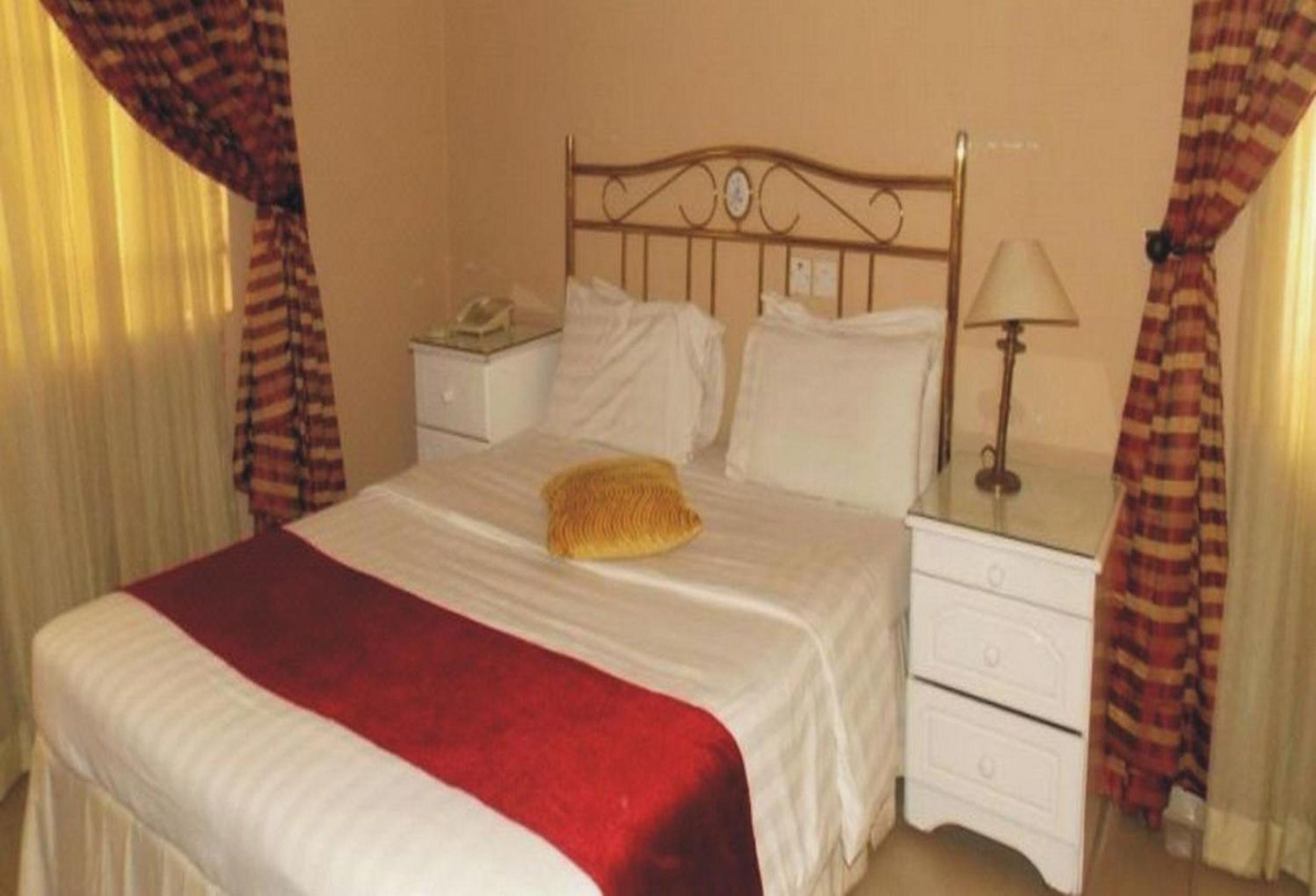 The Ambassadors Hotel - Guest Room