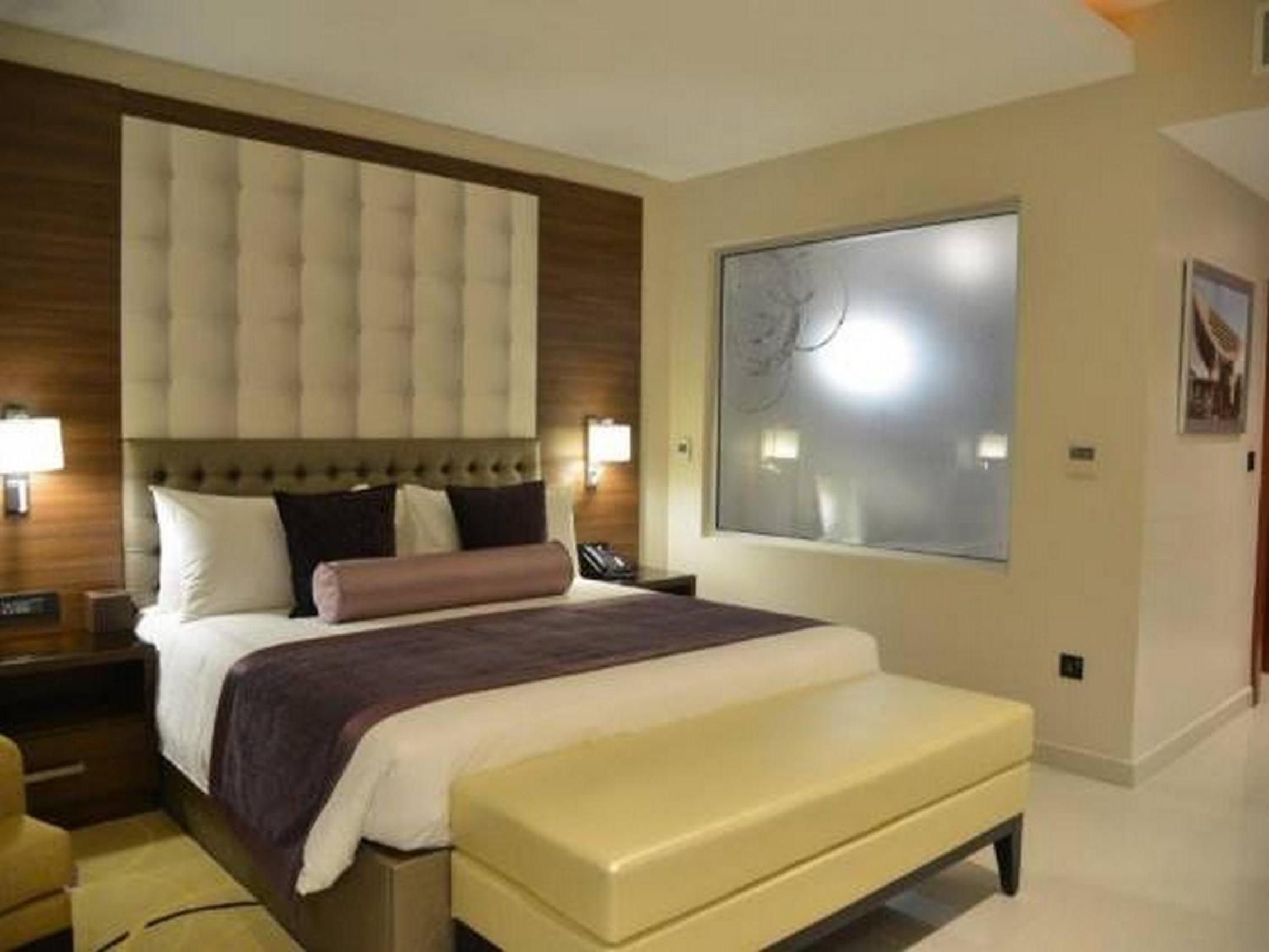 The Envoy Hotel and Suites view 2