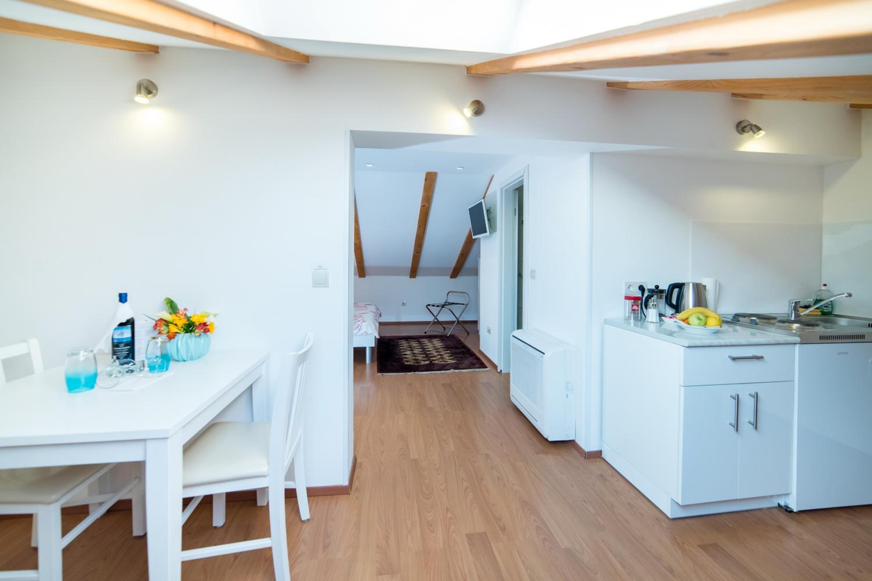 Rooms Raič