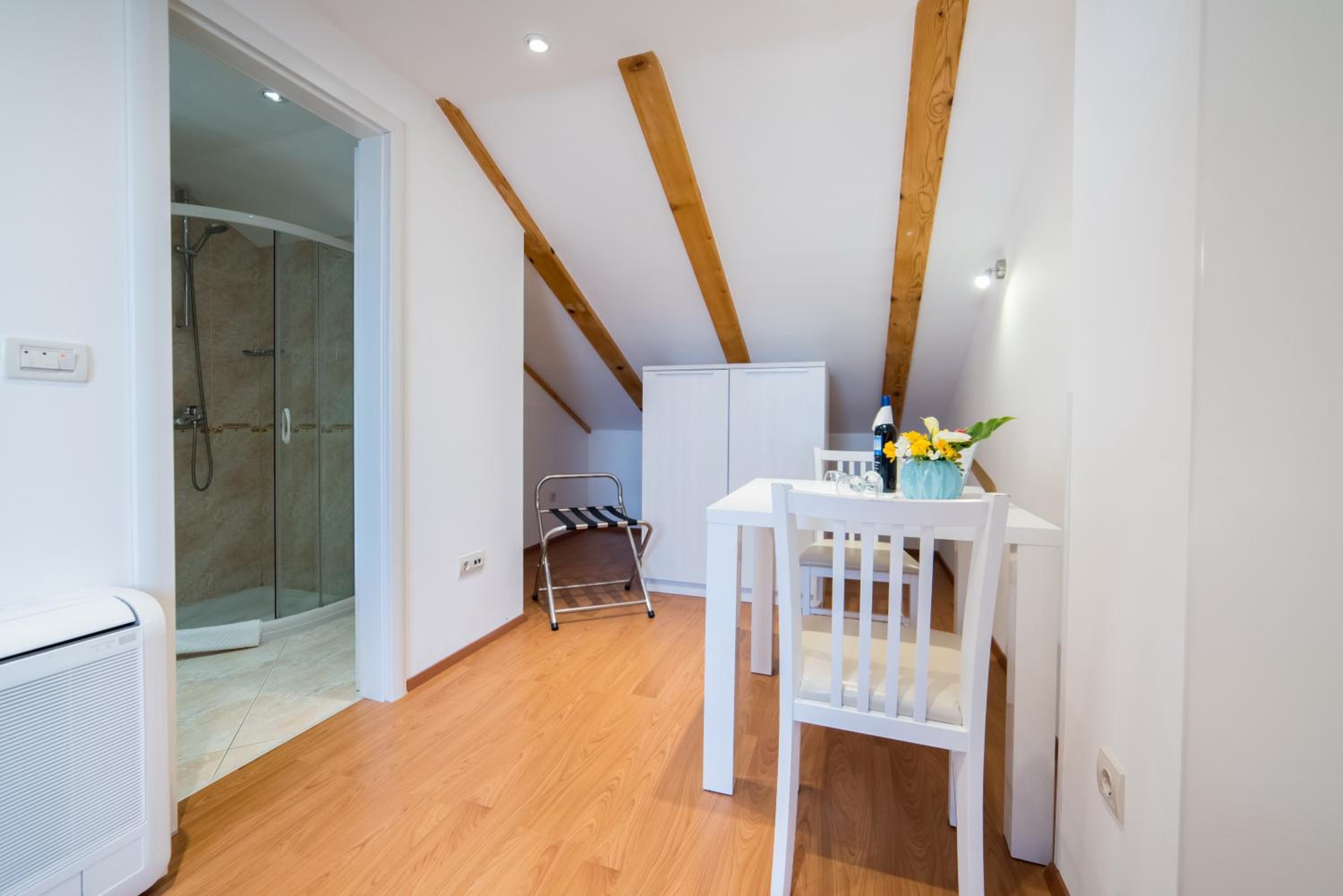 Rooms Raič