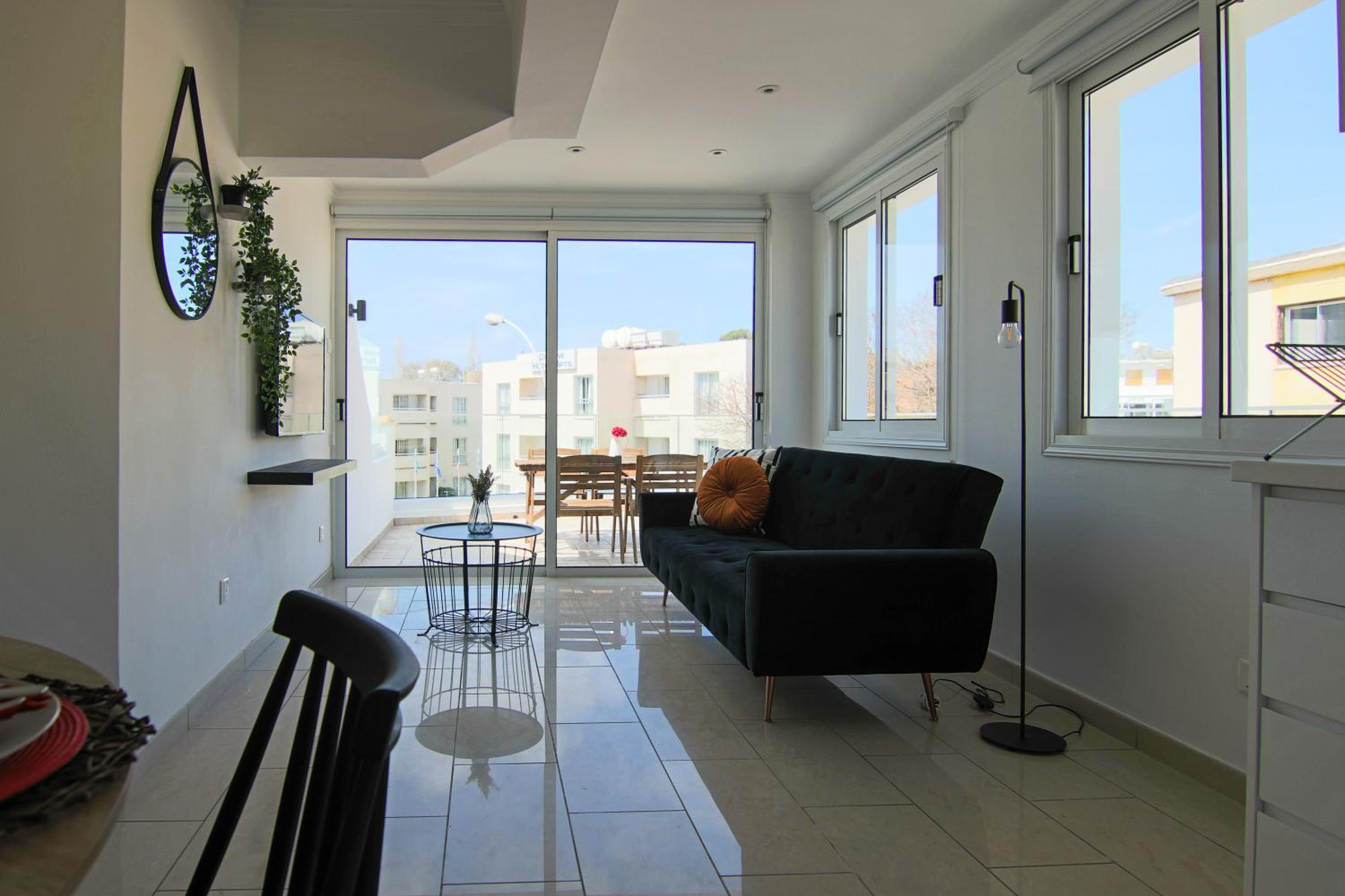Phaedrus Living Seaside Flat Lighthouse 63