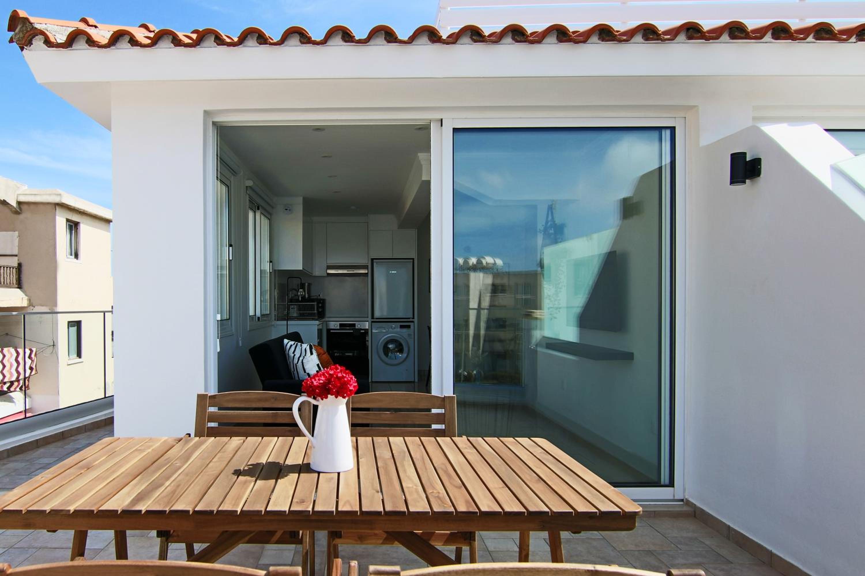 Phaedrus Living Seaside Flat Lighthouse 63