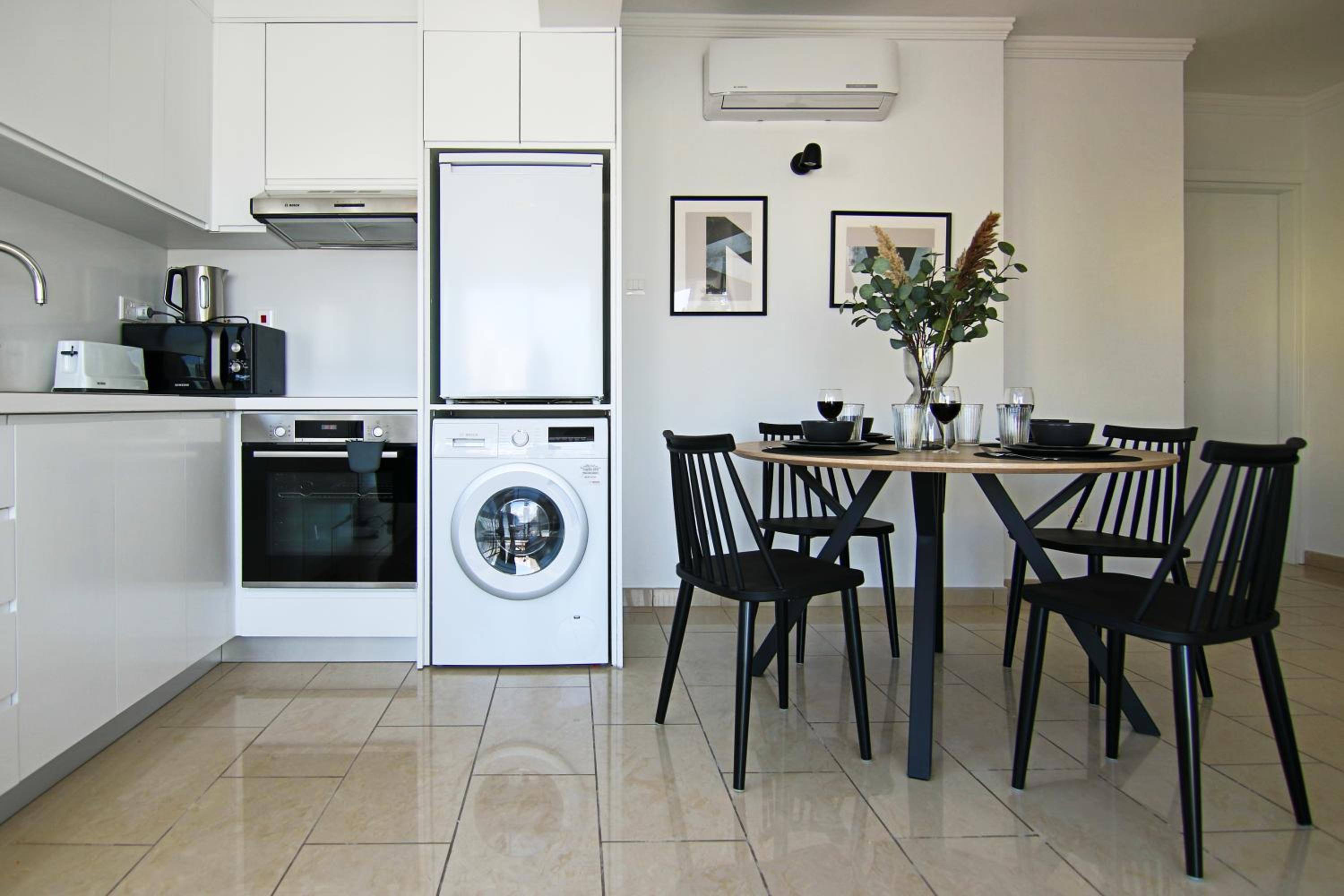 Phaedrus Living Seaside Flat Lighthouse 63
