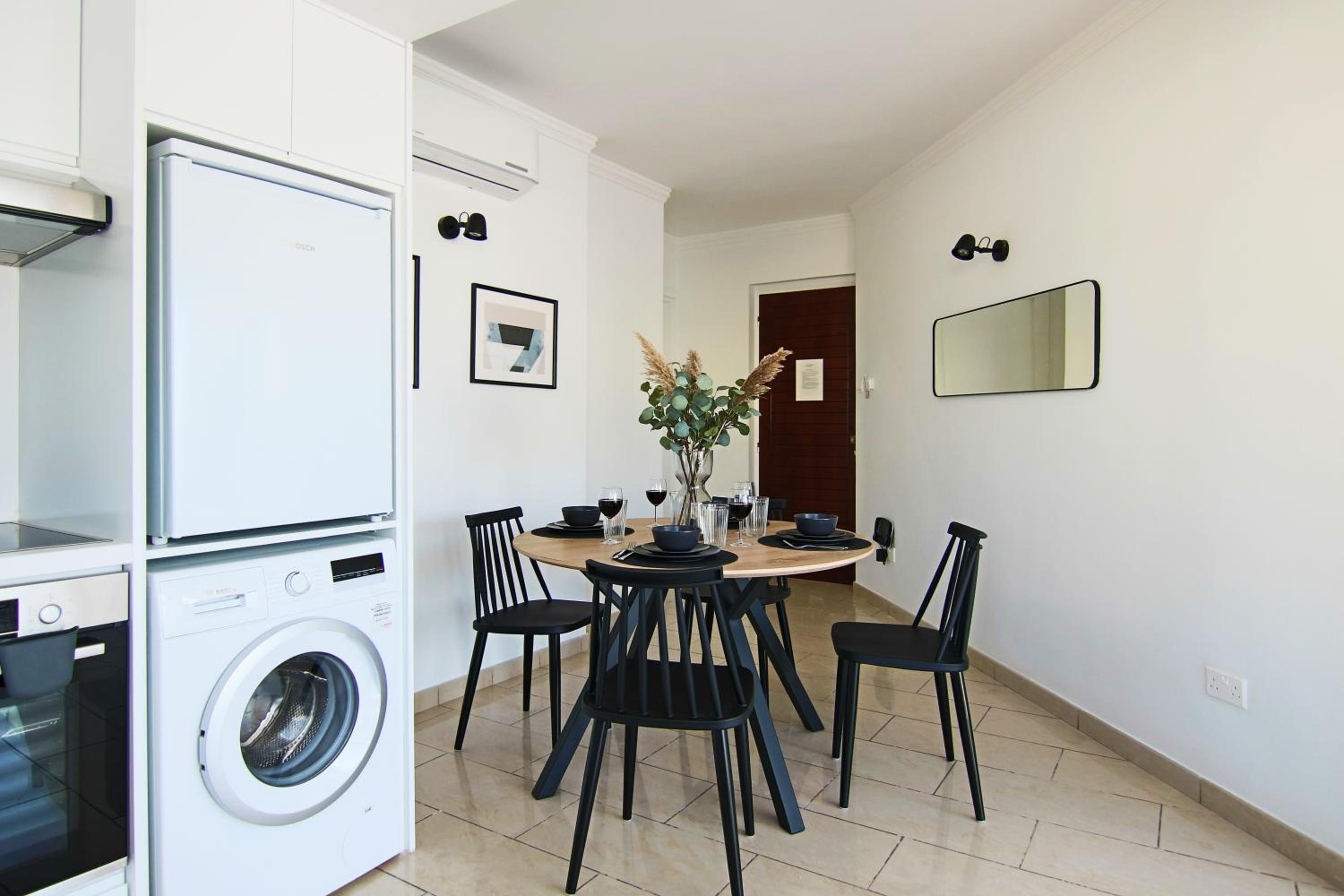 Phaedrus Living Seaside Flat Lighthouse 63