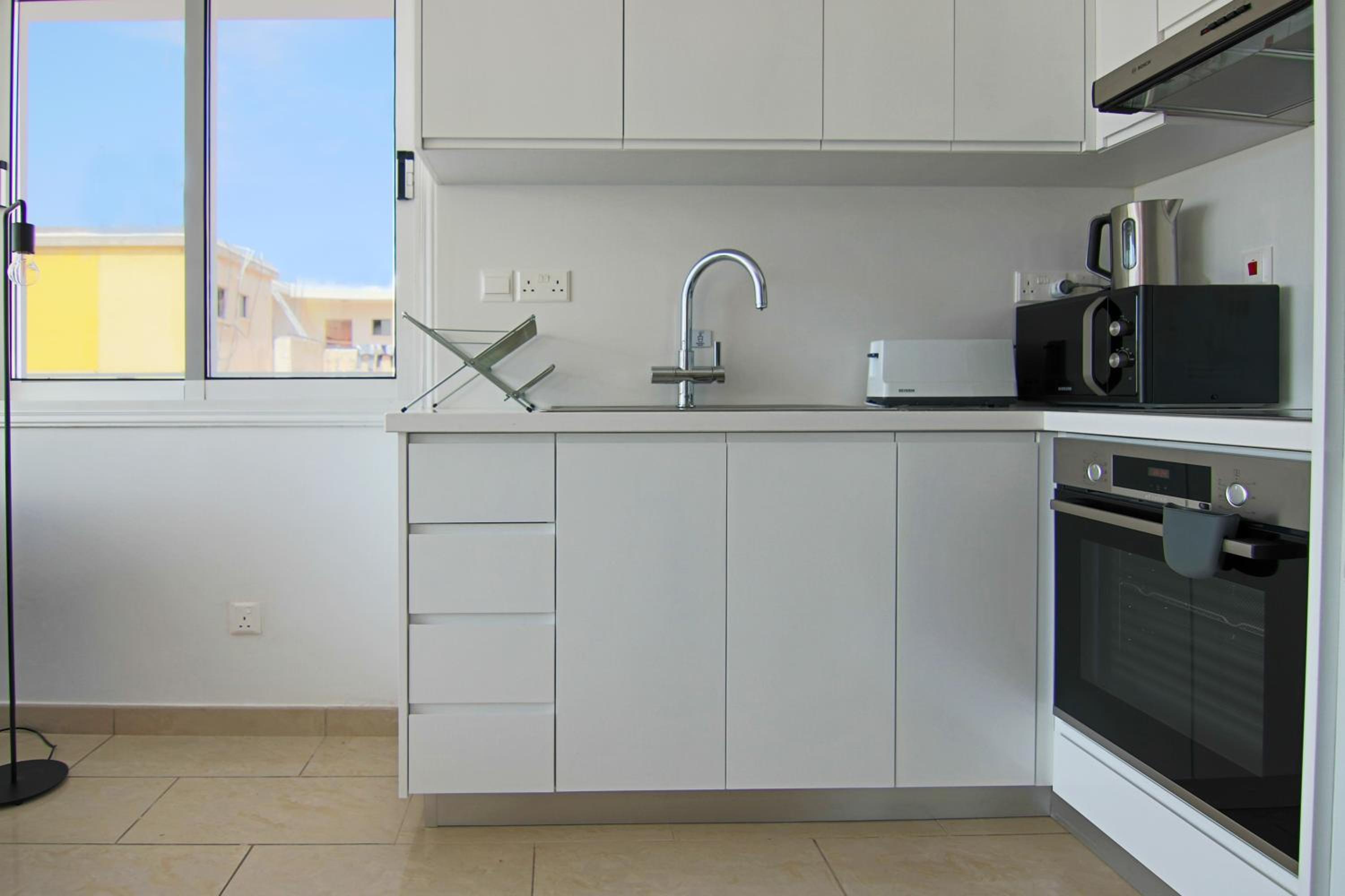 Phaedrus Living Seaside Flat Lighthouse 63